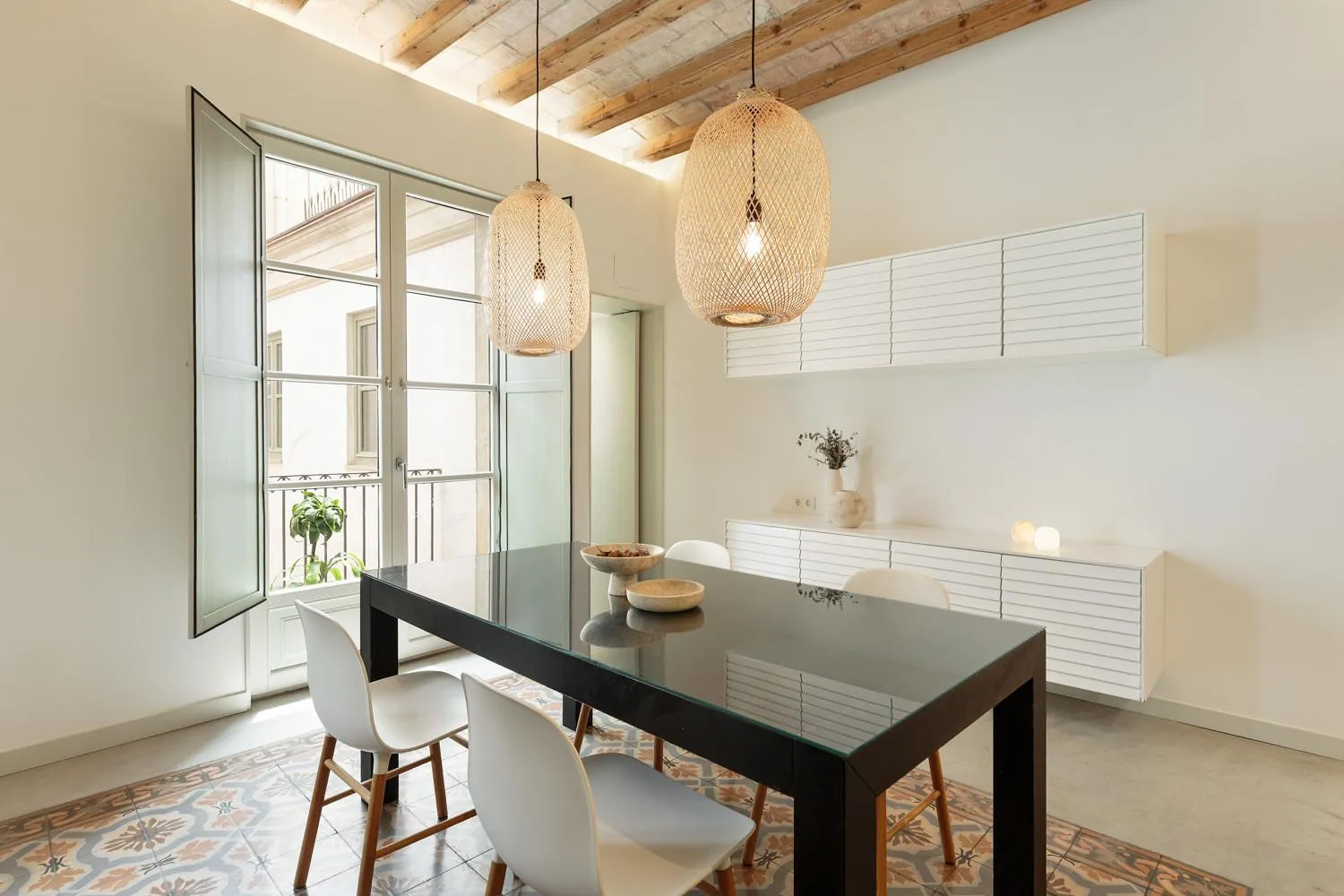 Dining area in Ola Living Portaferrissa