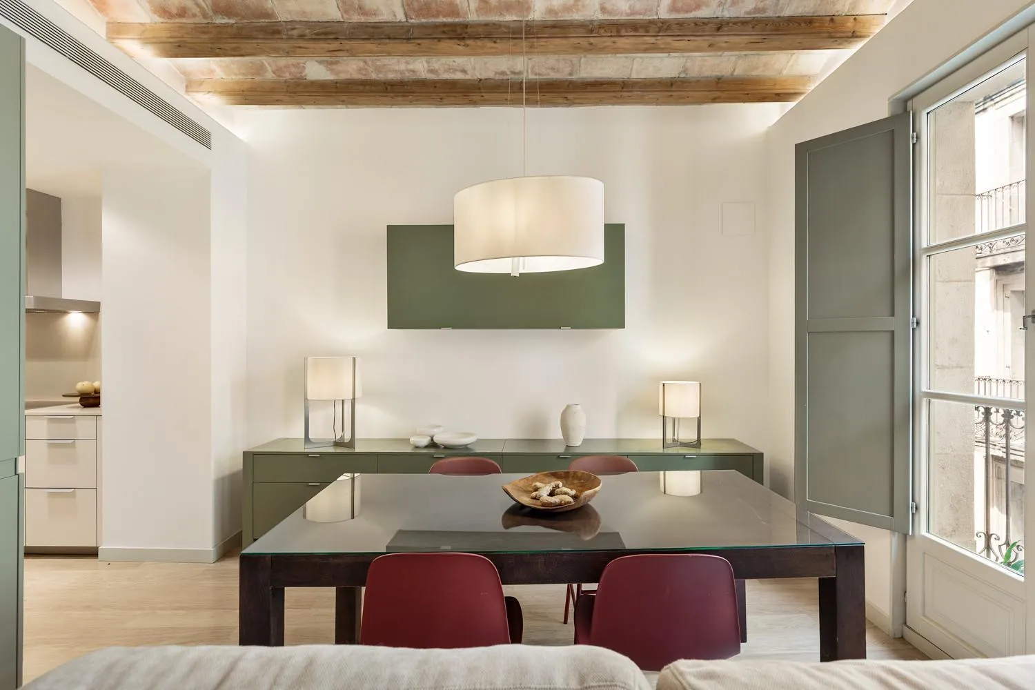 Dining area in Ola Living Portaferrissa