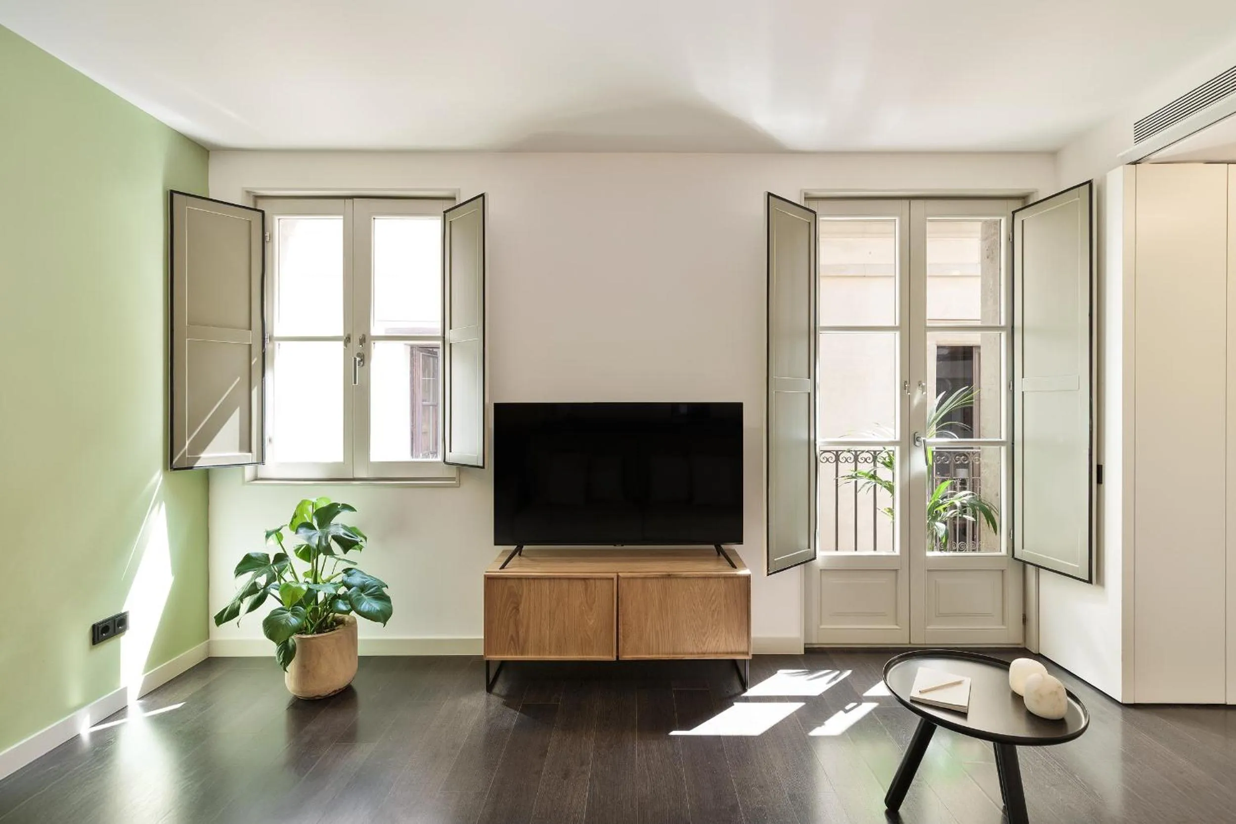 Communal lounge/ TV room in Ola Living Portaferrissa