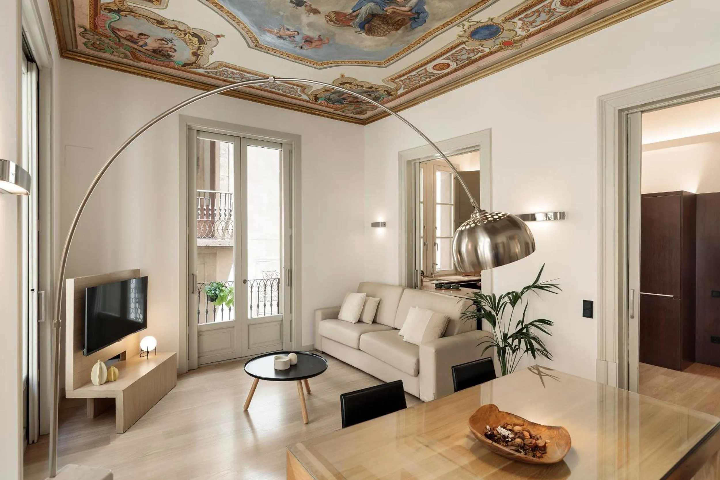 Dining area in Ola Living Portaferrissa