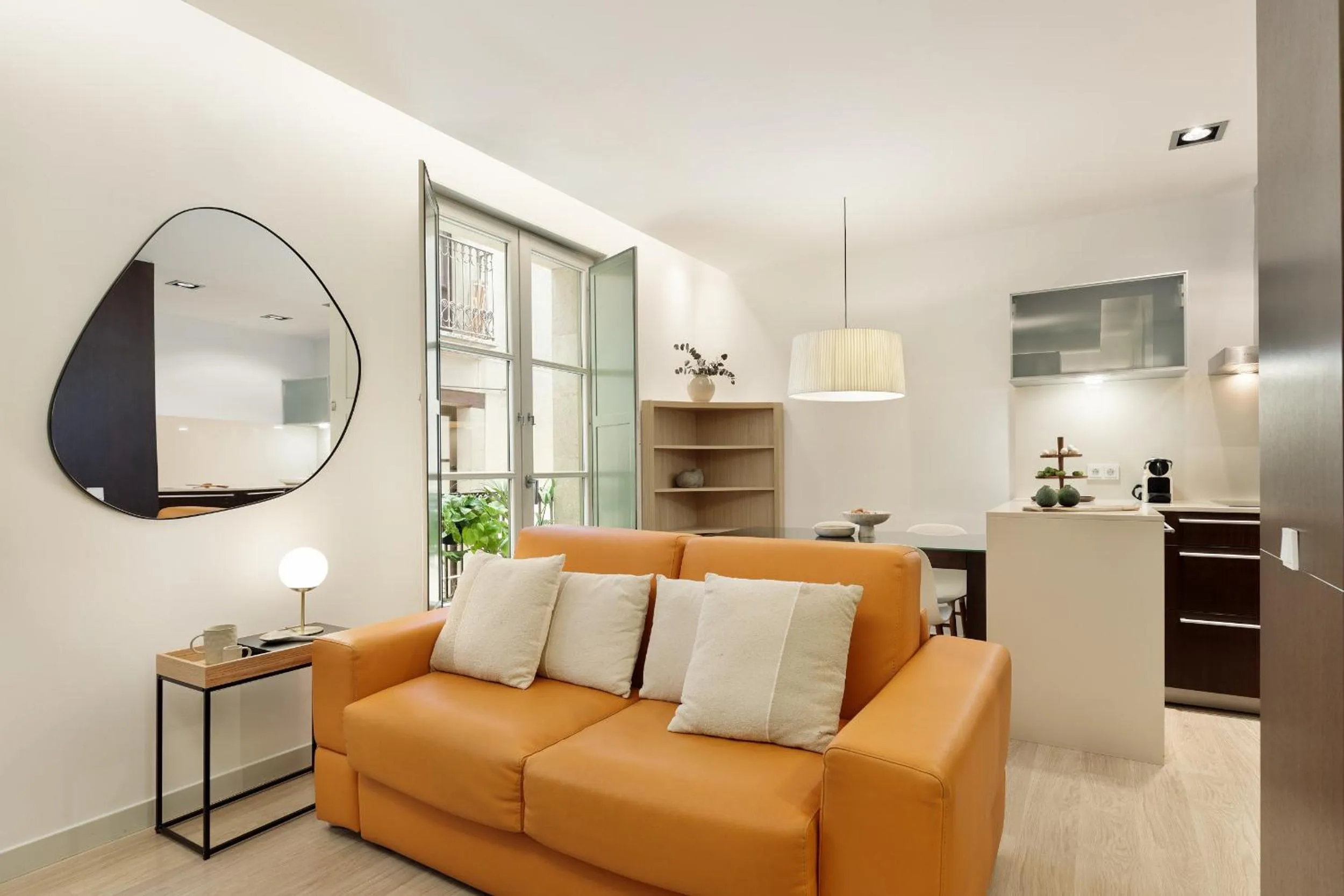 Communal lounge/ TV room in Ola Living Portaferrissa