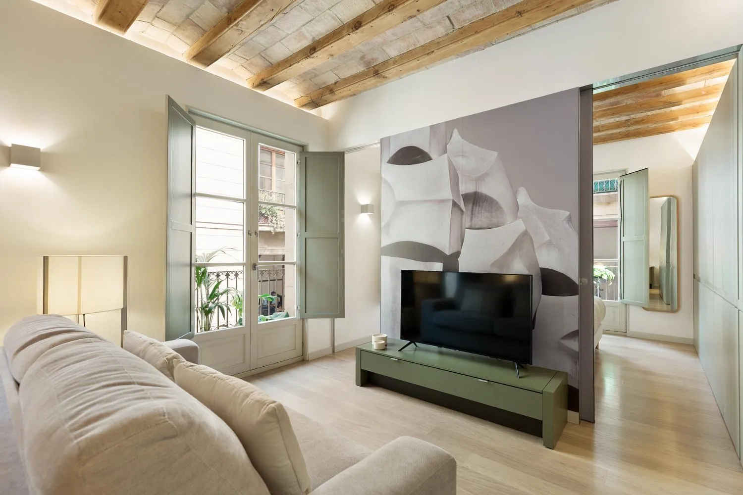 Communal lounge/ TV room in Ola Living Portaferrissa