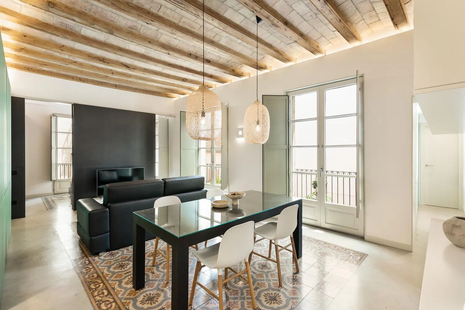 Dining area in Ola Living Portaferrissa