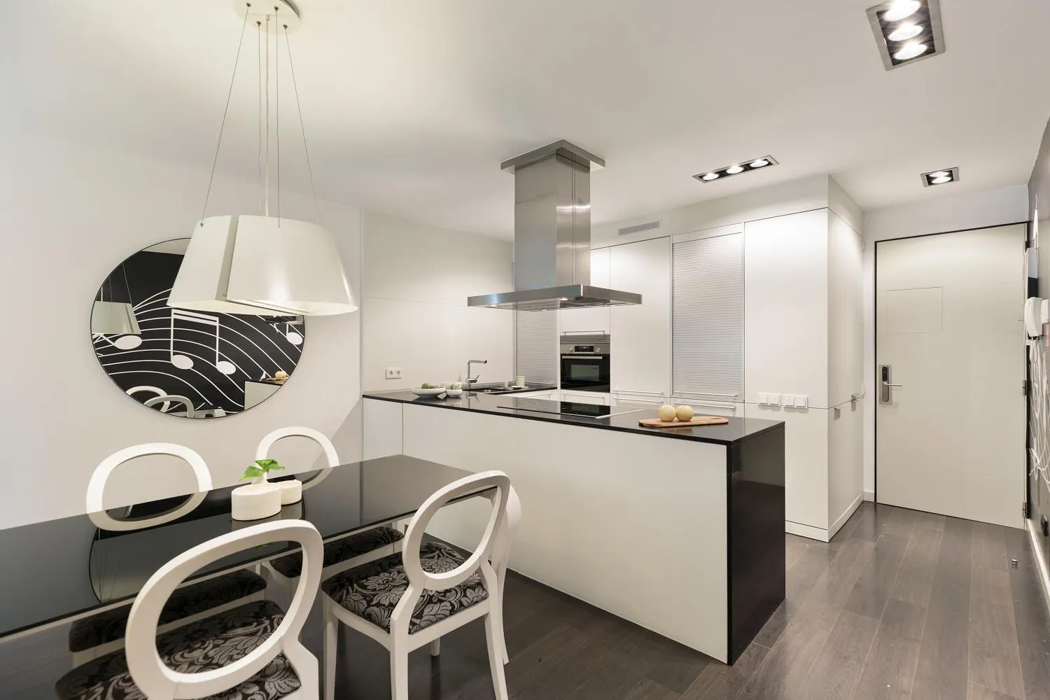 Dining area in Ola Living Portaferrissa