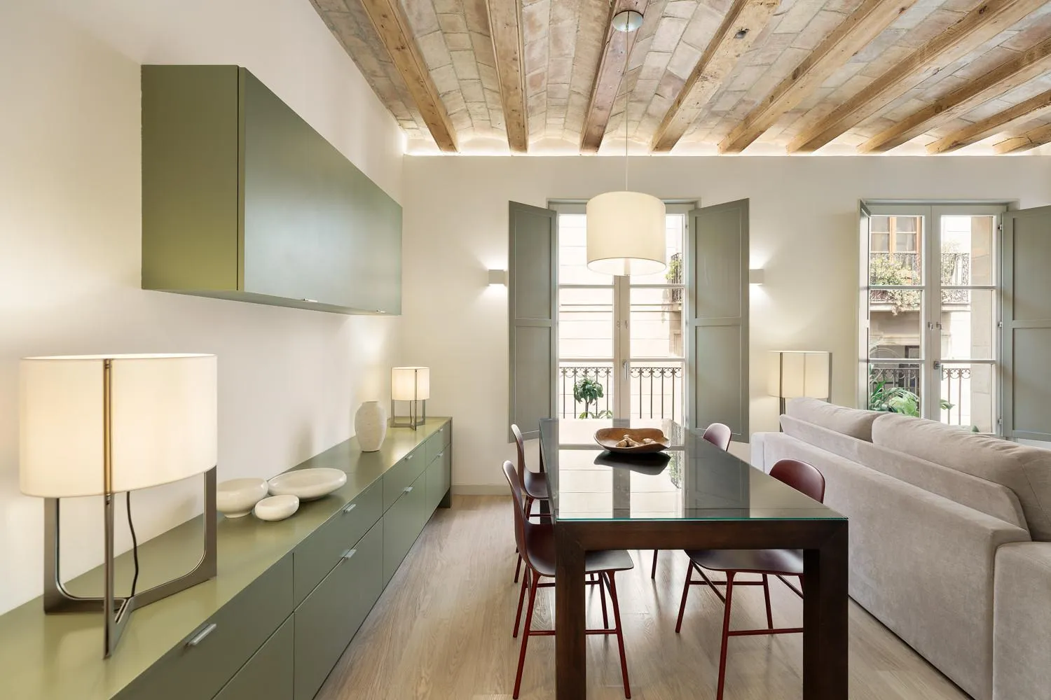 Dining area in Ola Living Portaferrissa