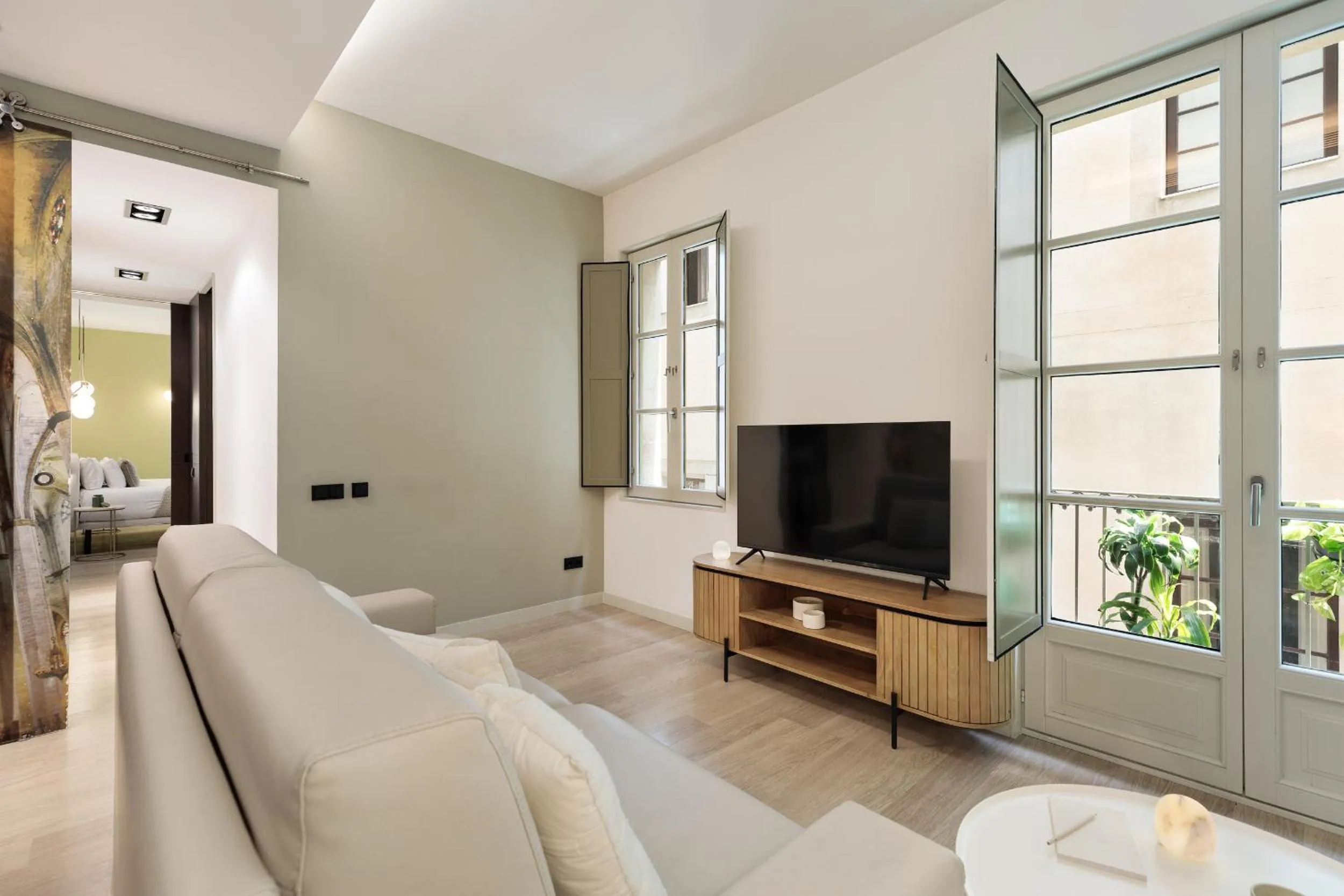 Communal lounge/ TV room in Ola Living Portaferrissa