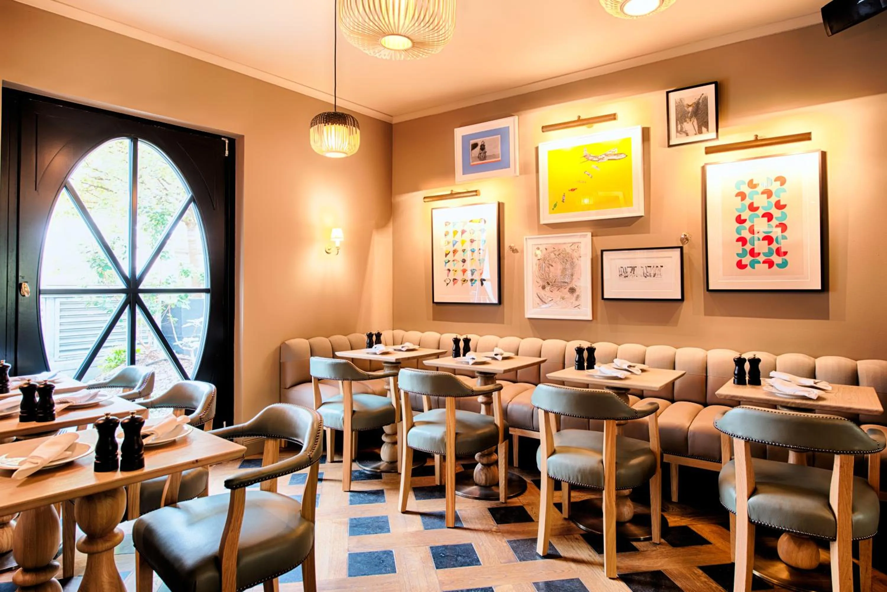 Restaurant/places to eat in Mondrian Suites Berlin am Checkpoint Charlie