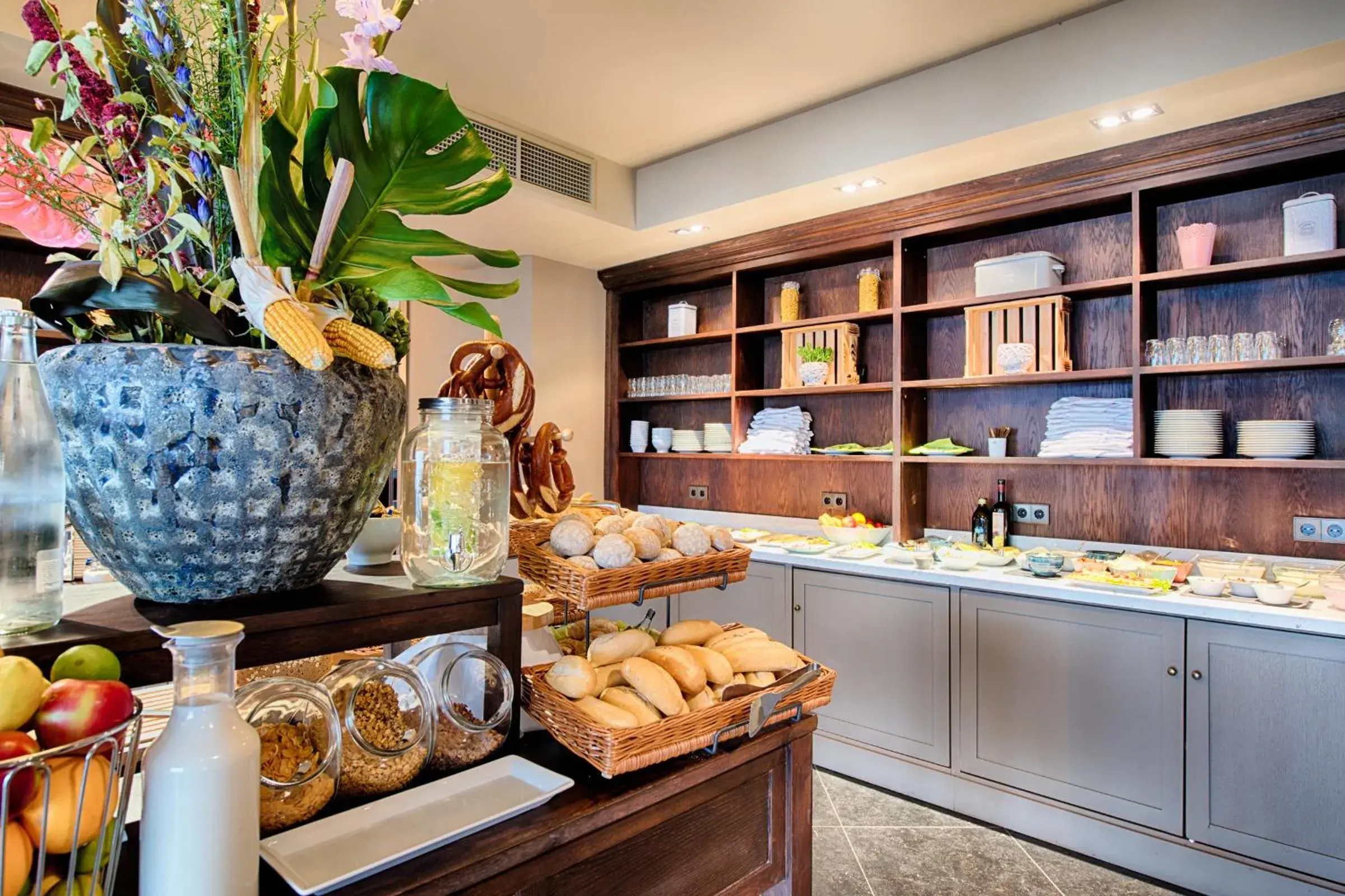 Restaurant/places to eat in Mondrian Suites Berlin am Checkpoint Charlie Restaurant/places to eat in Mondrian Suites Berlin am Checkpoint Charlie