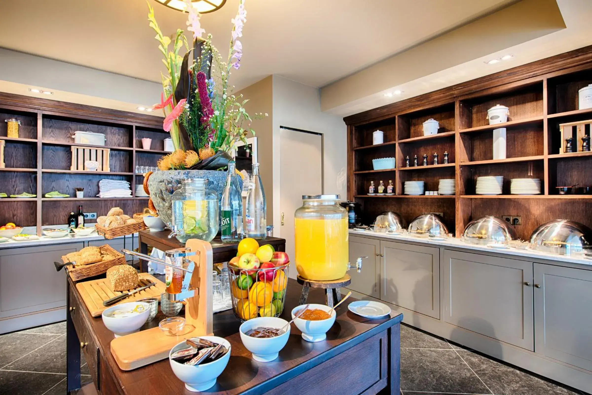 Restaurant/places to eat in Mondrian Suites Berlin am Checkpoint Charlie Restaurant/places to eat in Mondrian Suites Berlin am Checkpoint Charlie