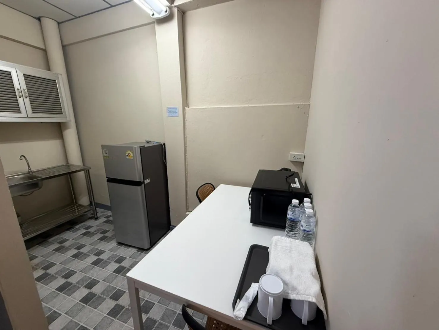 Achcha hotel - itsaraphap MRT station - Wat Arun