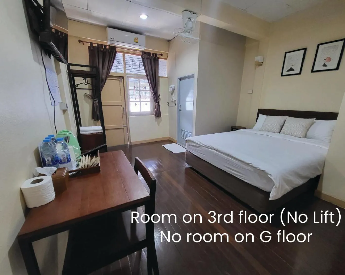 Bed in Achcha hotel - itsaraphap MRT station - Wat Arun