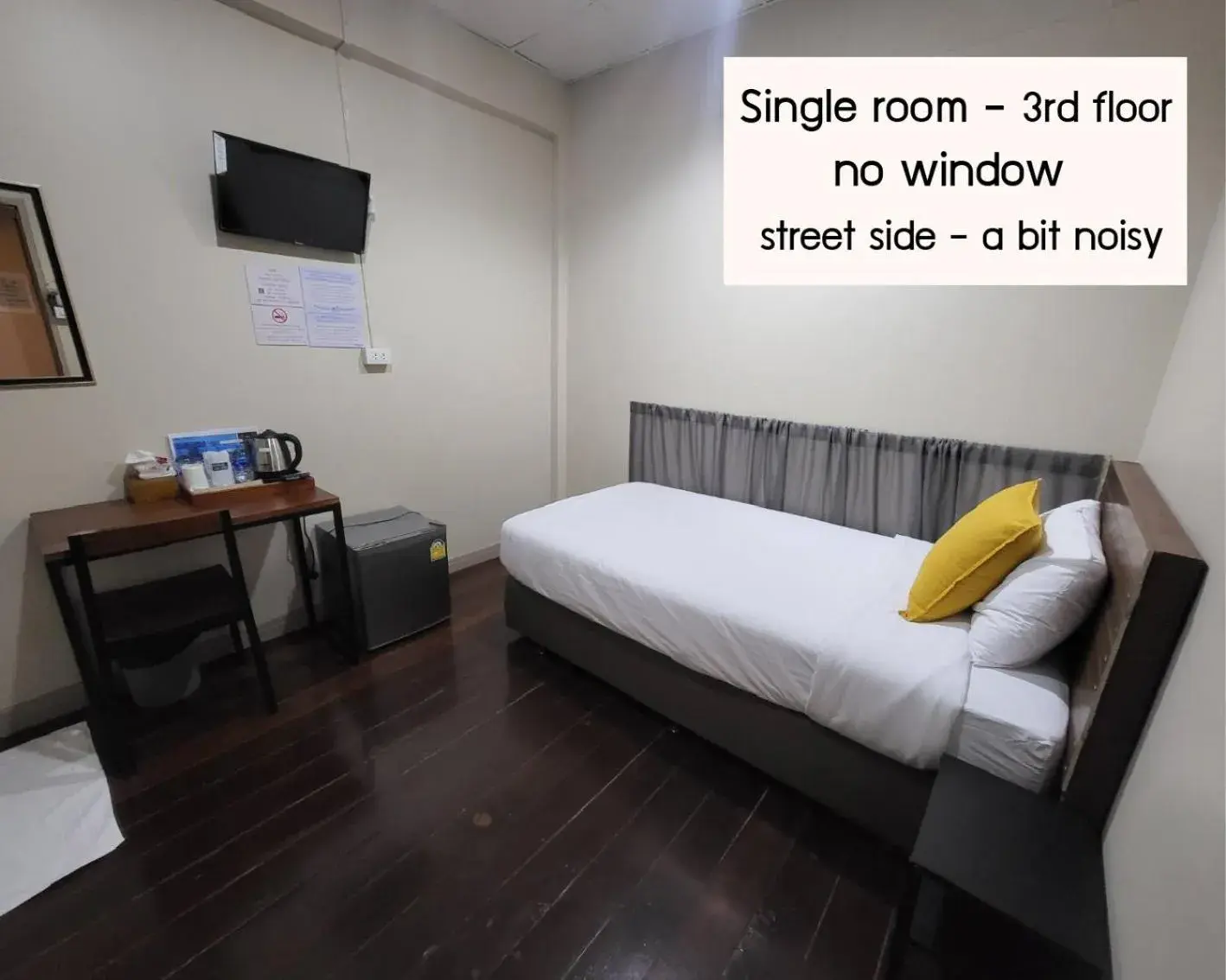 Single Room (No Window) in Achcha hotel - itsaraphap MRT station - Wat Arun Single Room (No Window) in Achcha hotel - itsaraphap MRT station - Wat Arun
