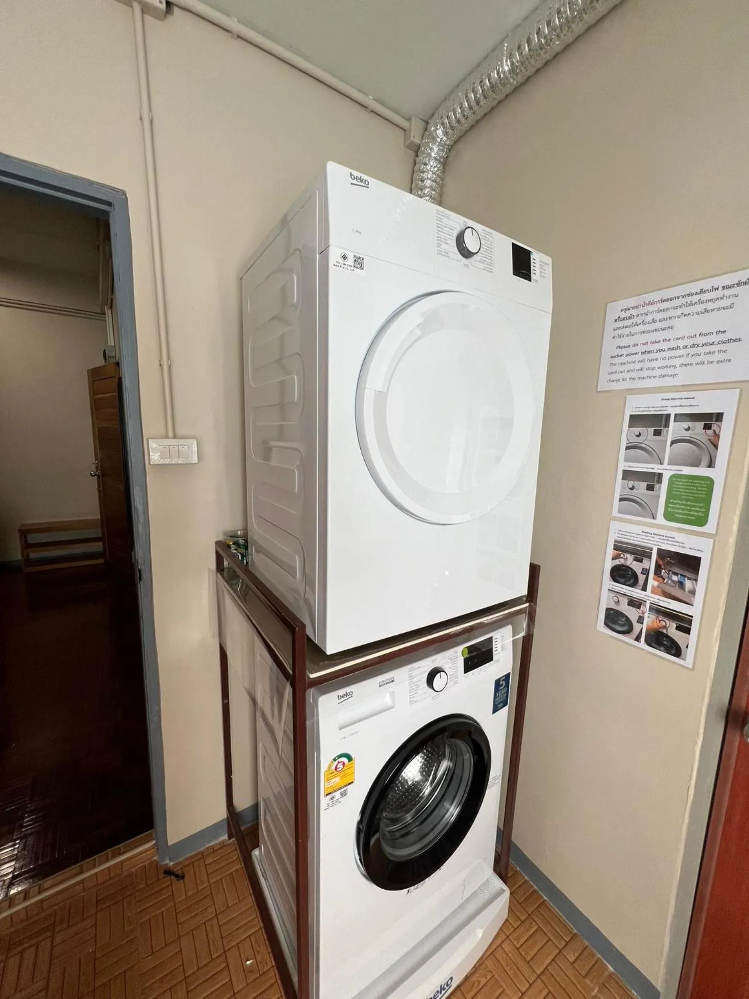 Achcha hotel - itsaraphap MRT station - Wat Arun