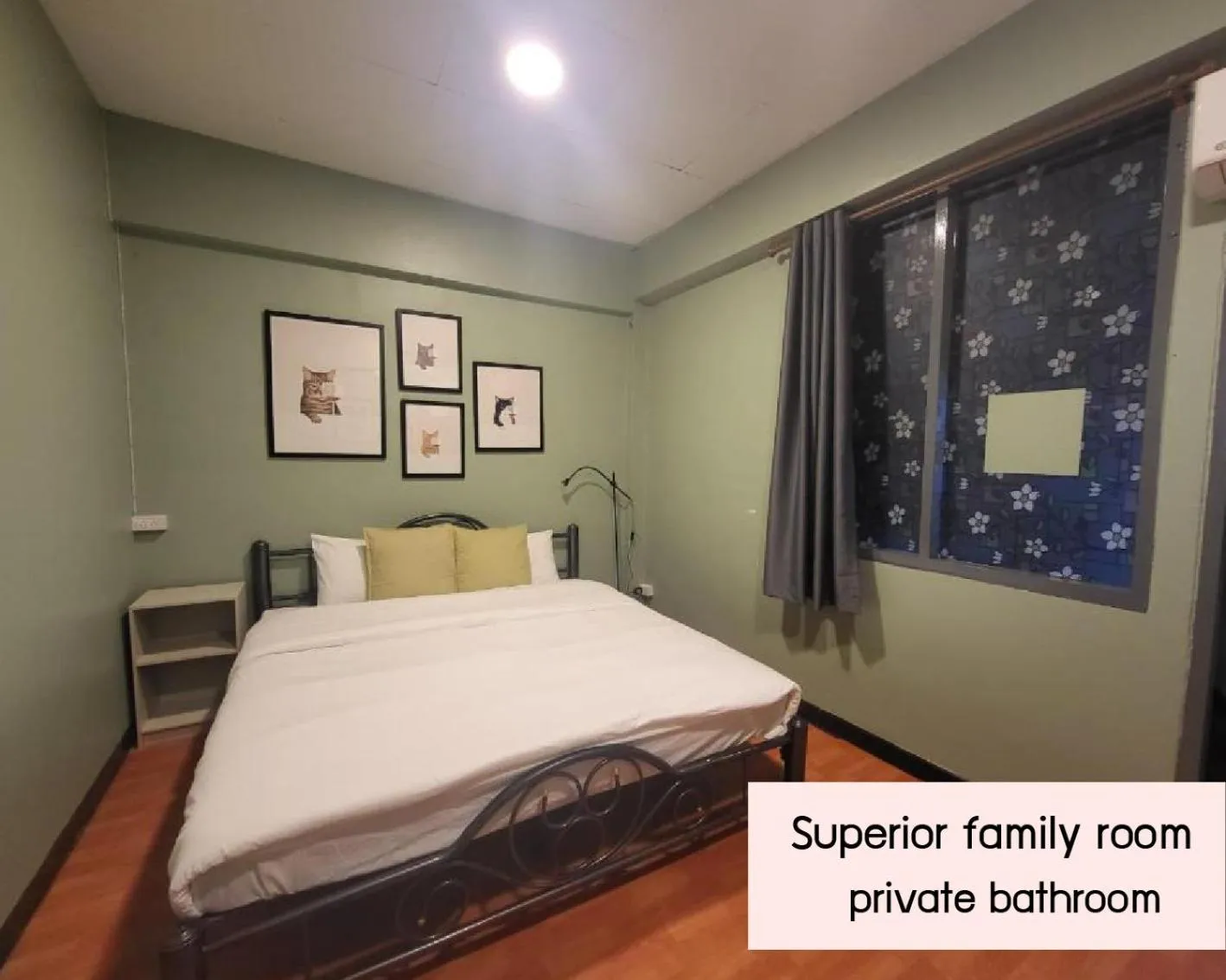 Bed in Achcha hotel - itsaraphap MRT station - Wat Arun