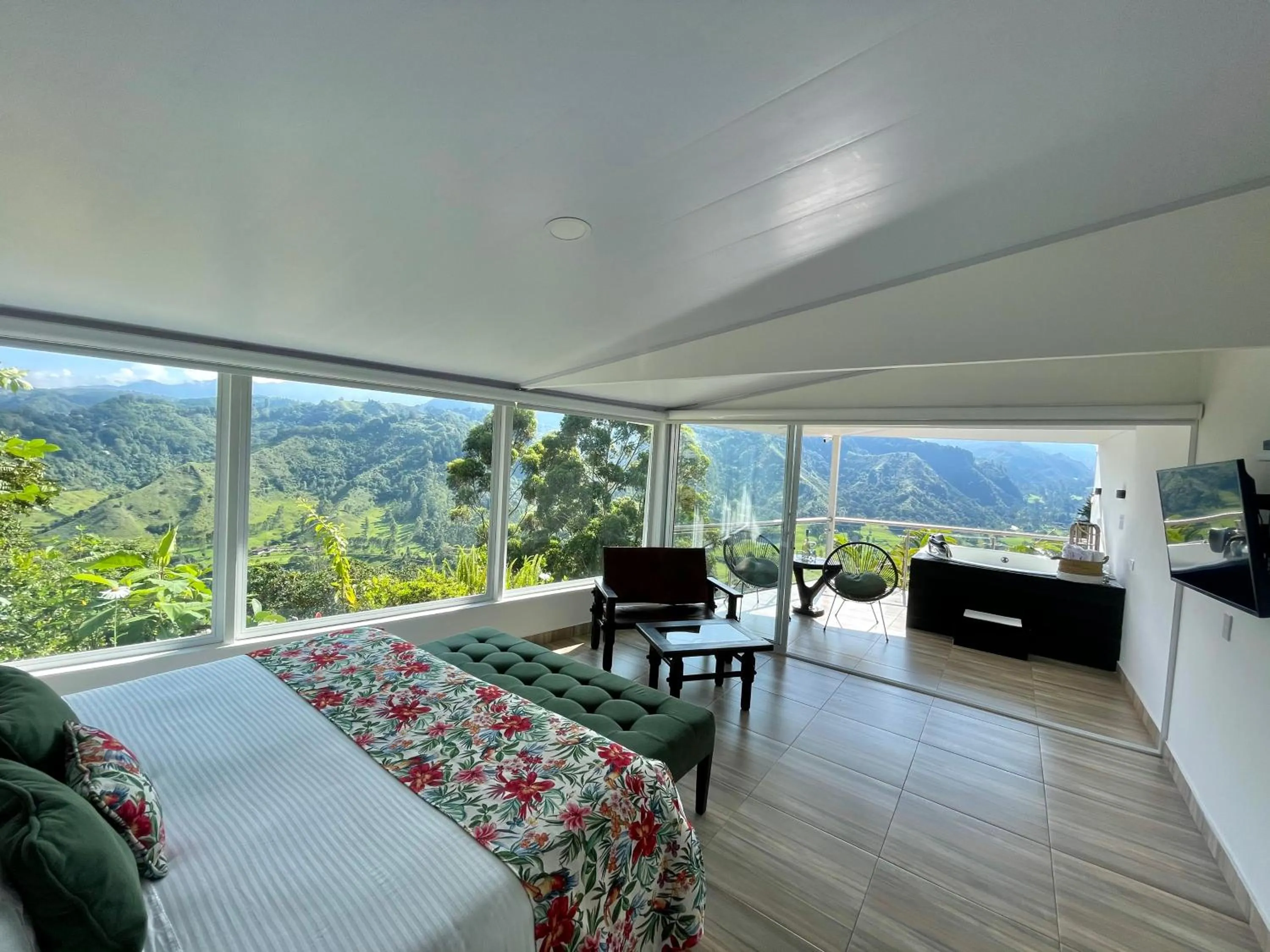 Photo of the whole room in Hotel El Mirador del Cocora