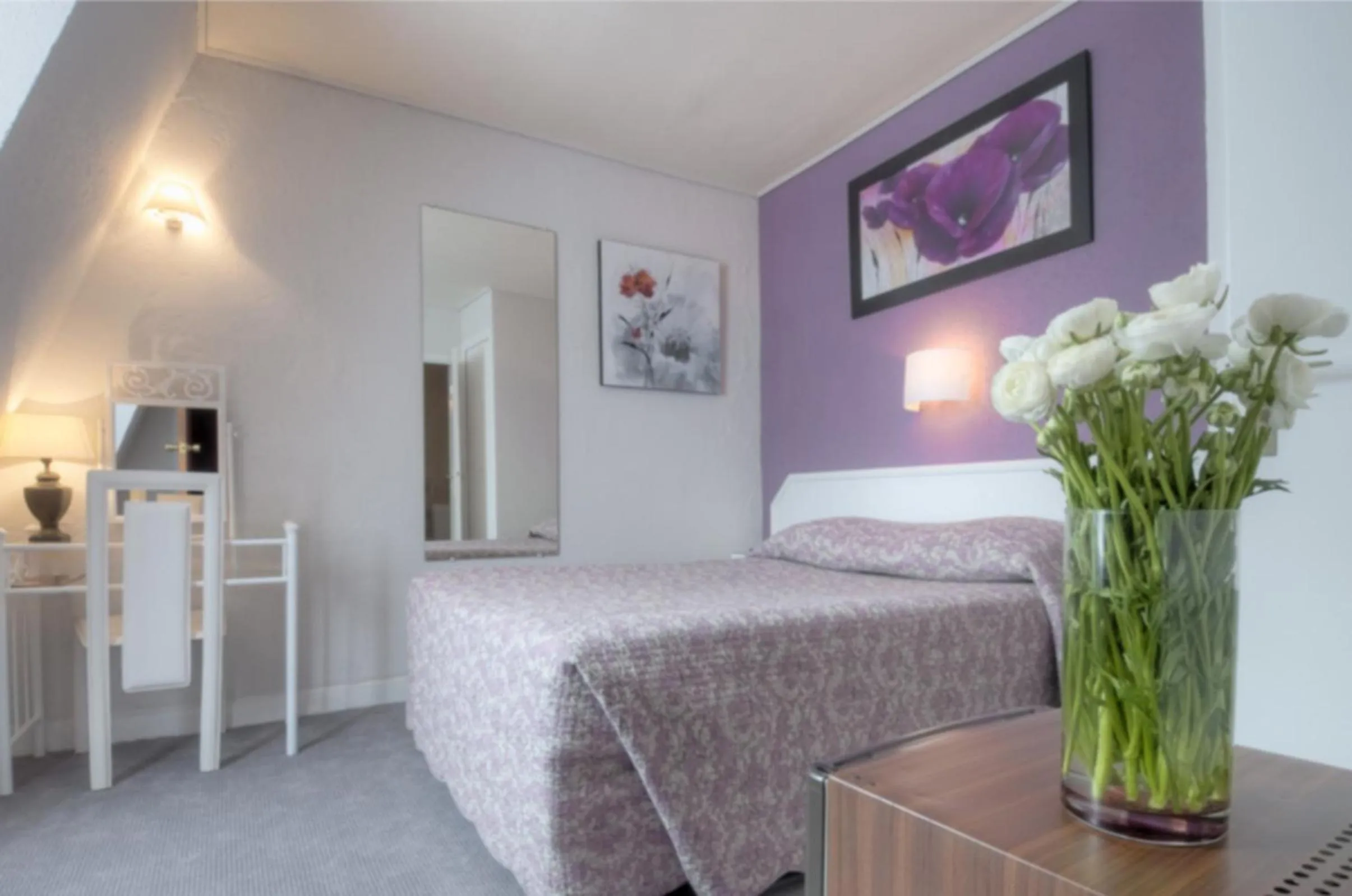 Bedroom in Hôtel de l'Alma by Malone