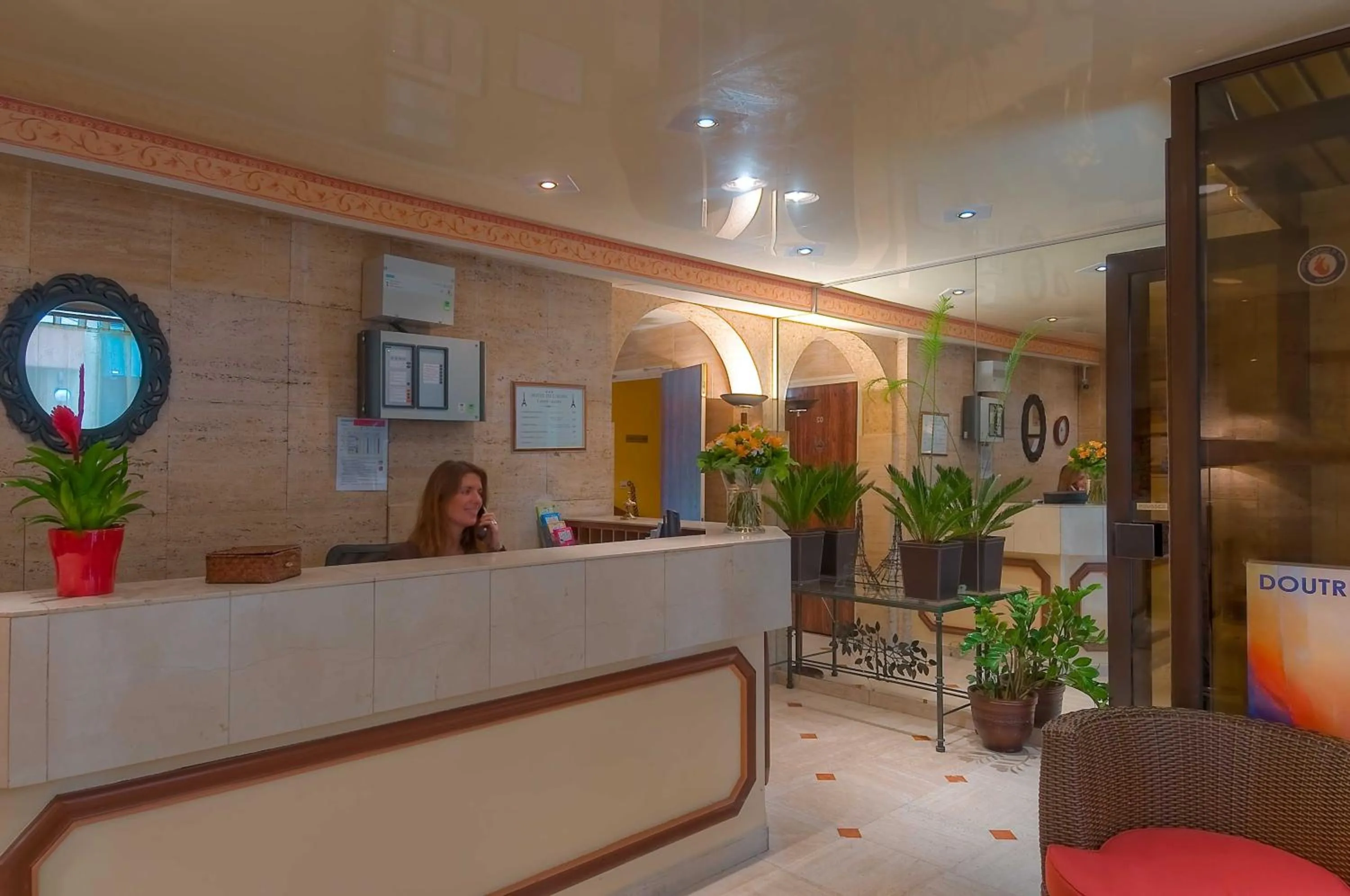 Lobby or reception in Hôtel de l'Alma by Malone