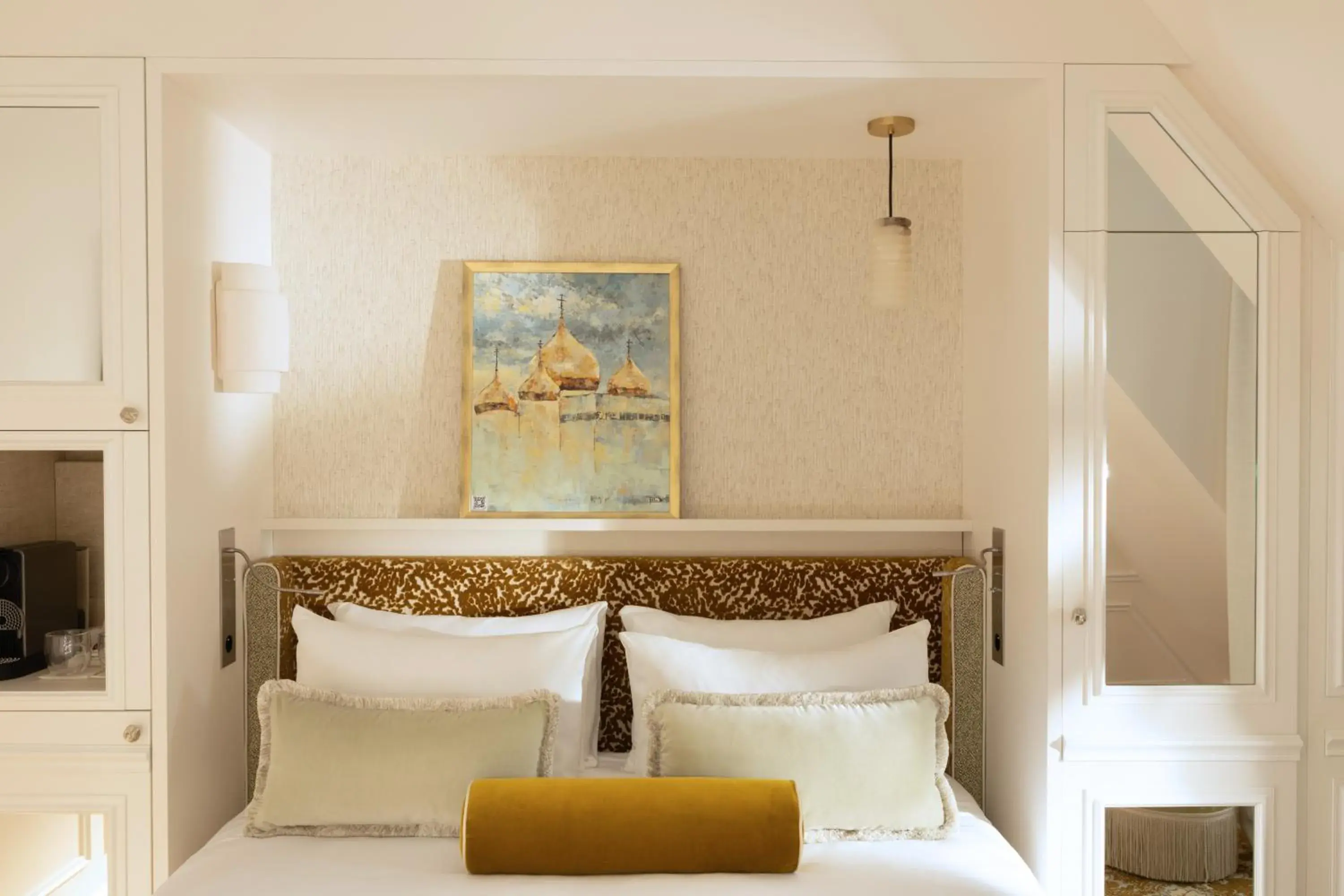 "Almarine" Signature Room in Almarine Eiffel Hotel & Spa by Malone "Almarine" Signature Room in Almarine Eiffel Hotel & Spa by Malone