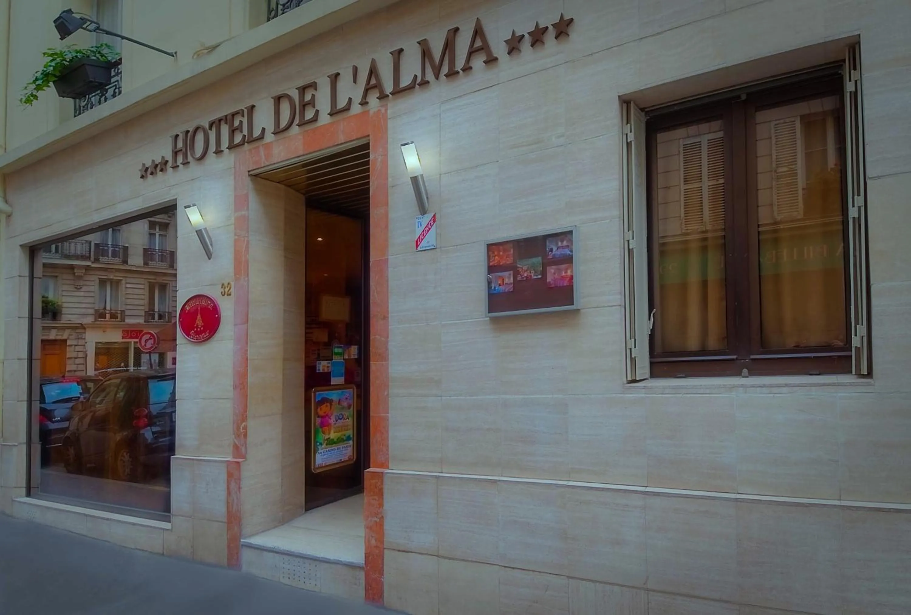 Facade/entrance in Hôtel de l'Alma by Malone