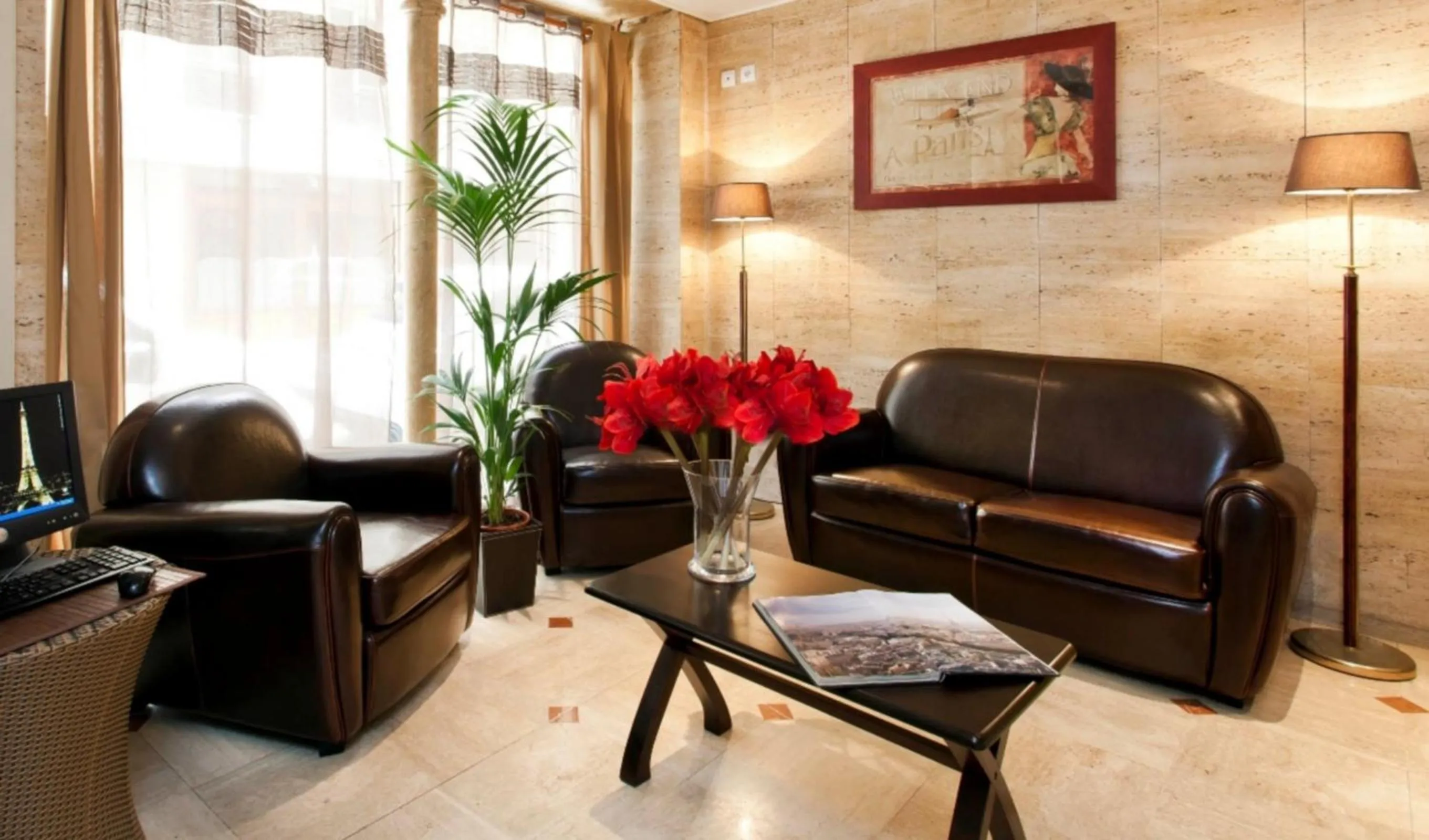 Lobby or reception in Hôtel de l'Alma by Malone