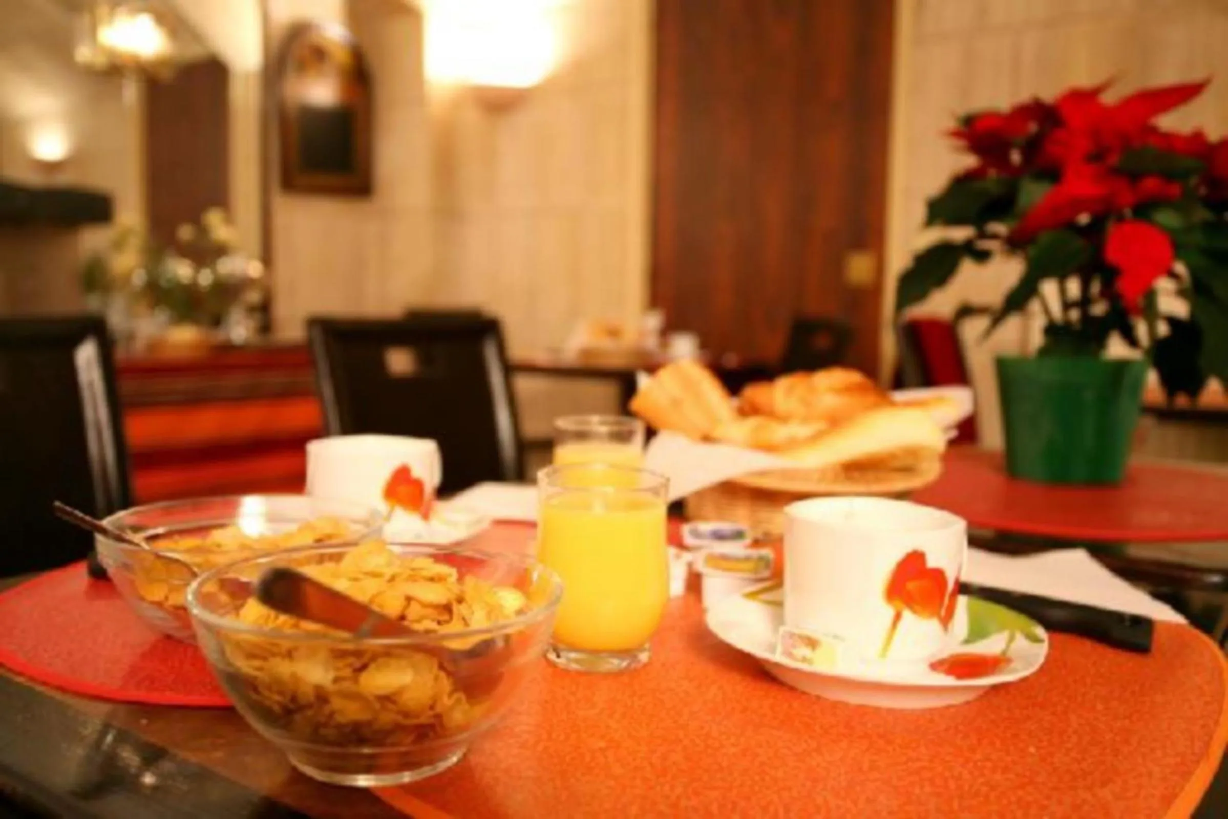 Restaurant/places to eat in Hôtel de l'Alma by Malone