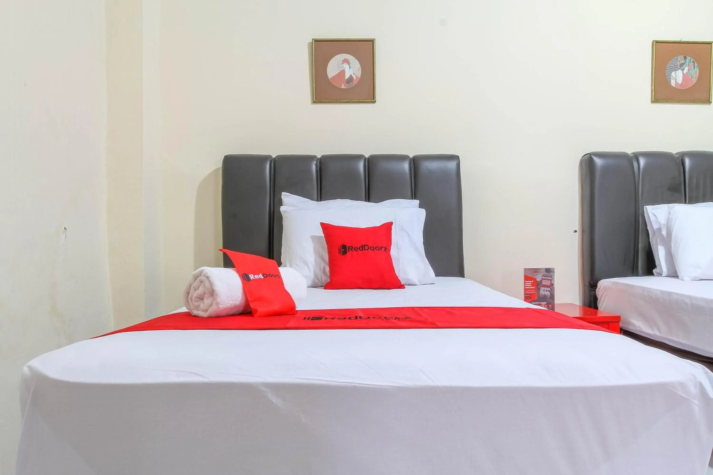Bed in RedDoorz Plus @ Otista Garut Bed in RedDoorz Plus @ Otista Garut