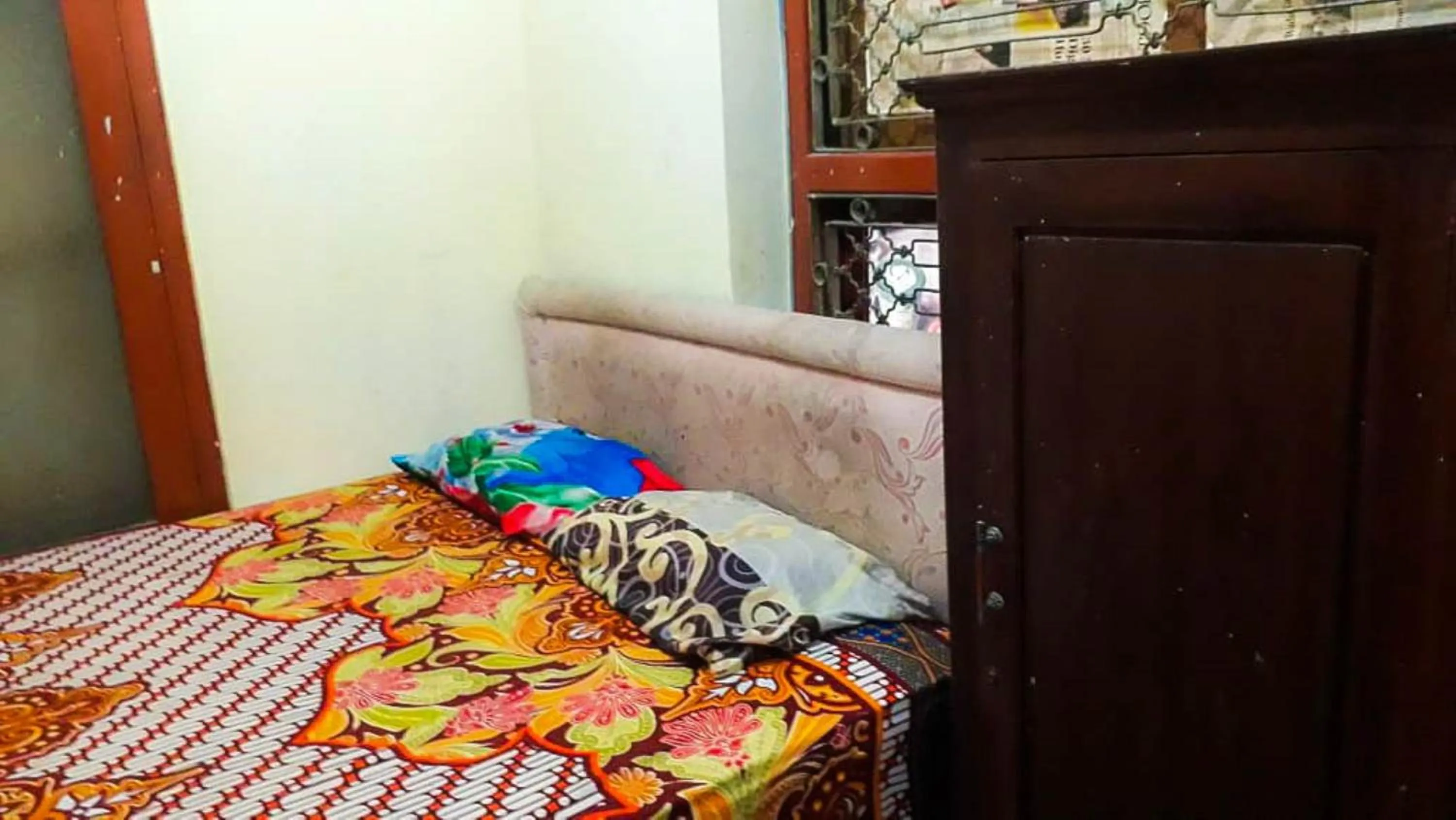 Bedroom, Bed in Losmen 2000 Tiga