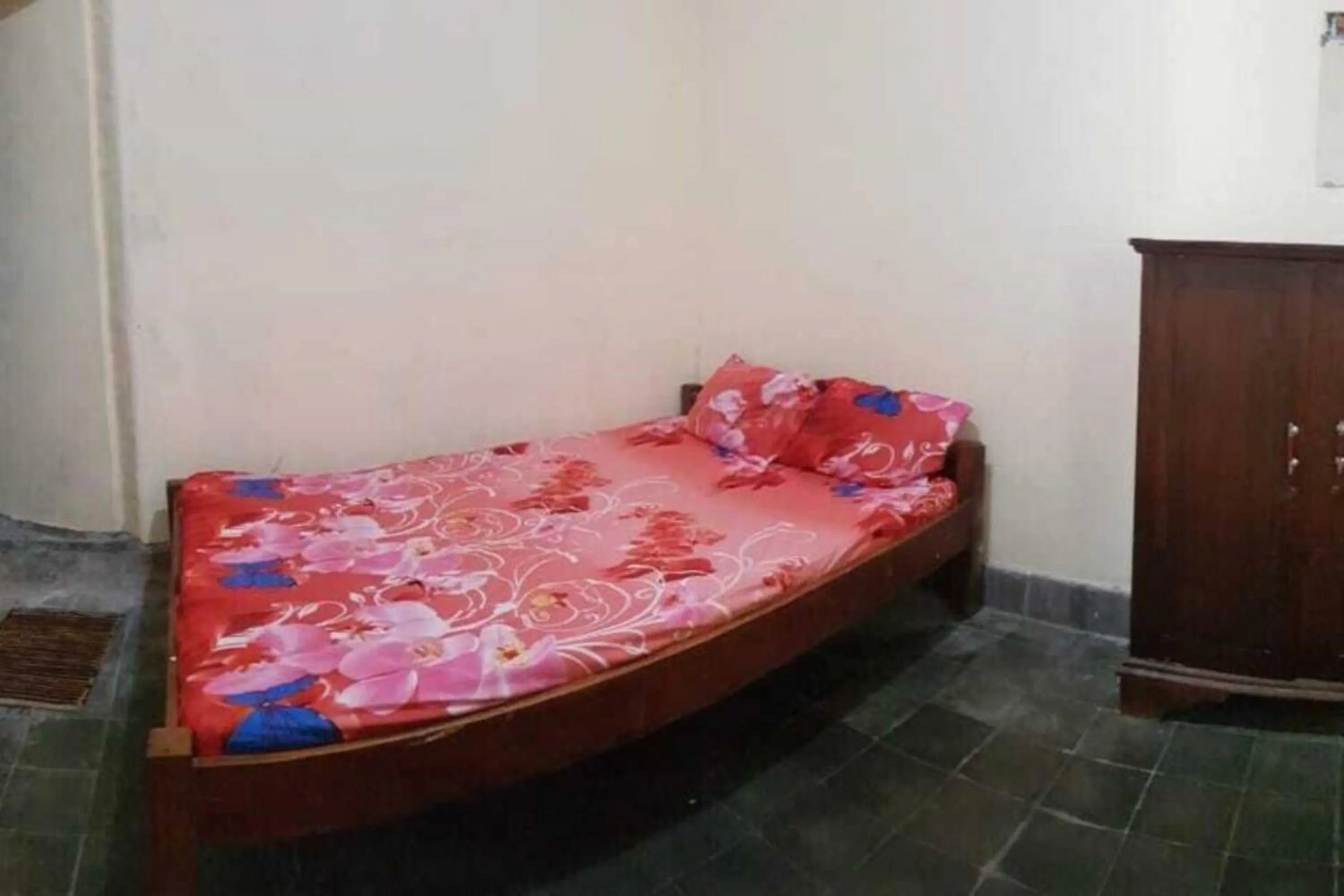 Bedroom, Bed in Losmen 2000 Tiga