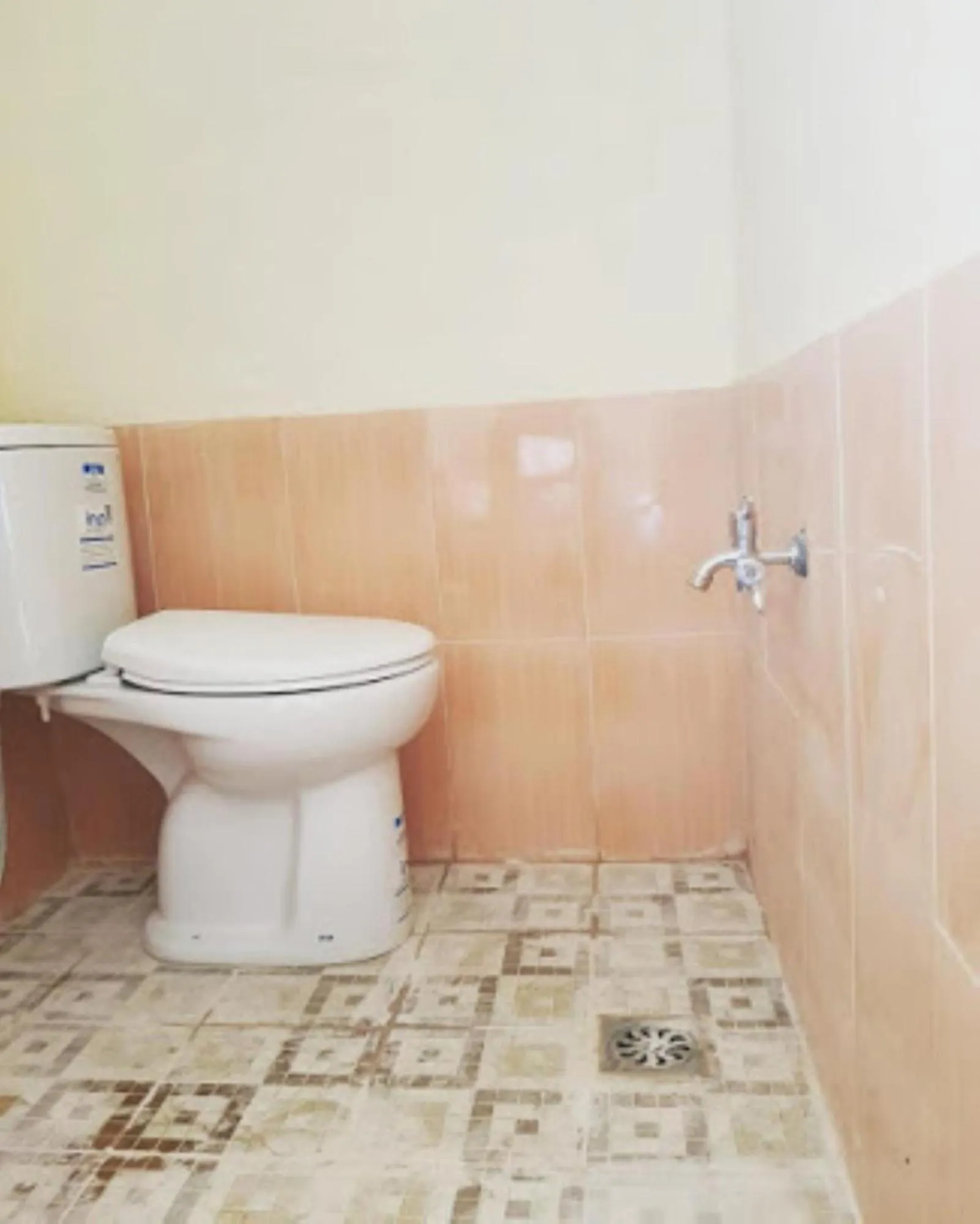 Bathroom in Losmen 2000 Tiga