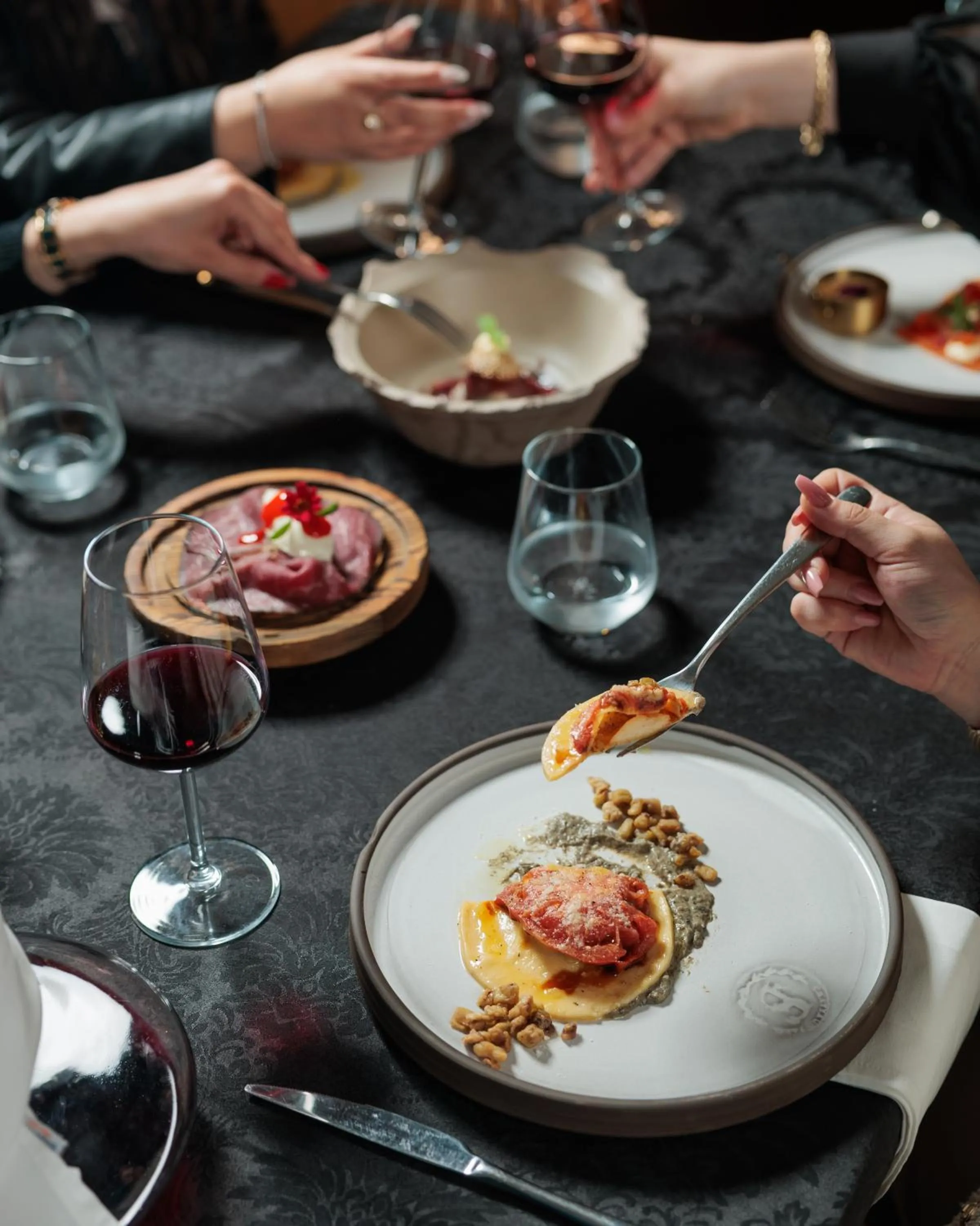 Restaurant/places to eat in Chateau Fasel