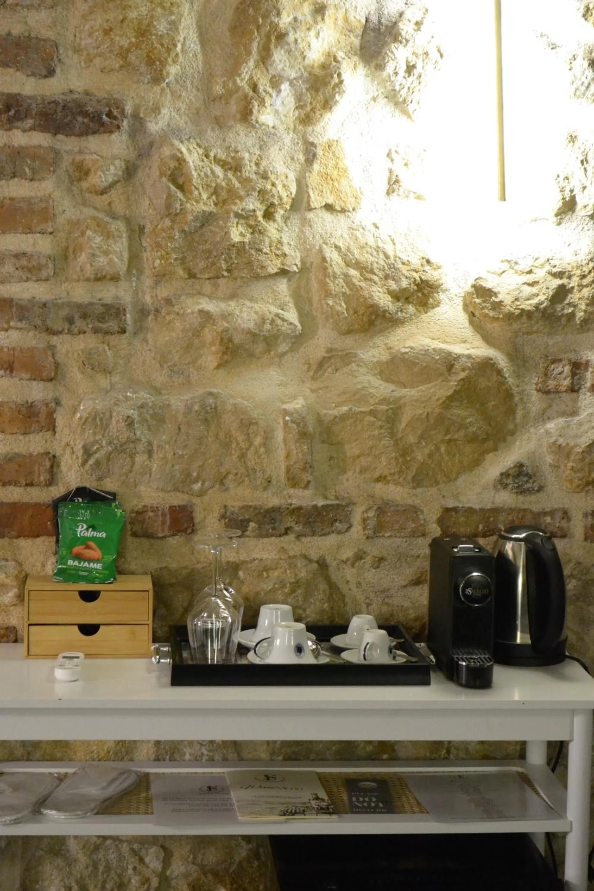 Coffee/tea facilities in Chateau Fasel