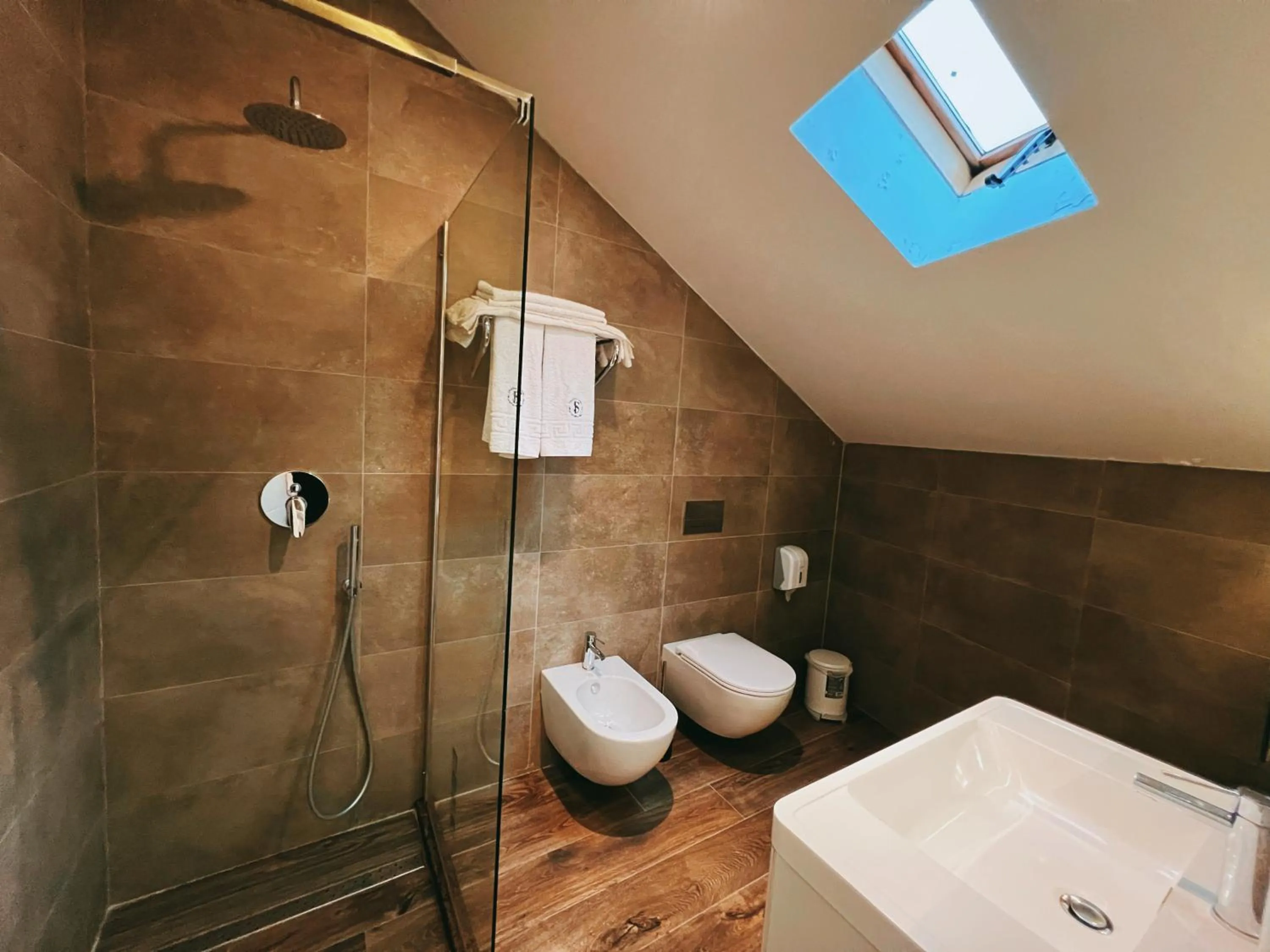 Shower in Chateau Fasel