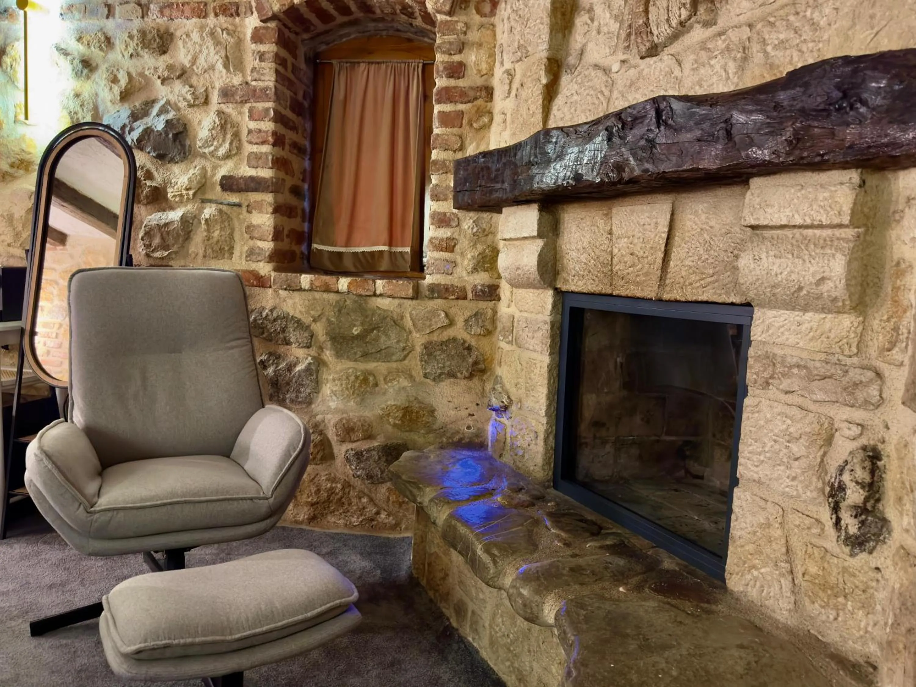 Seating area in Chateau Fasel