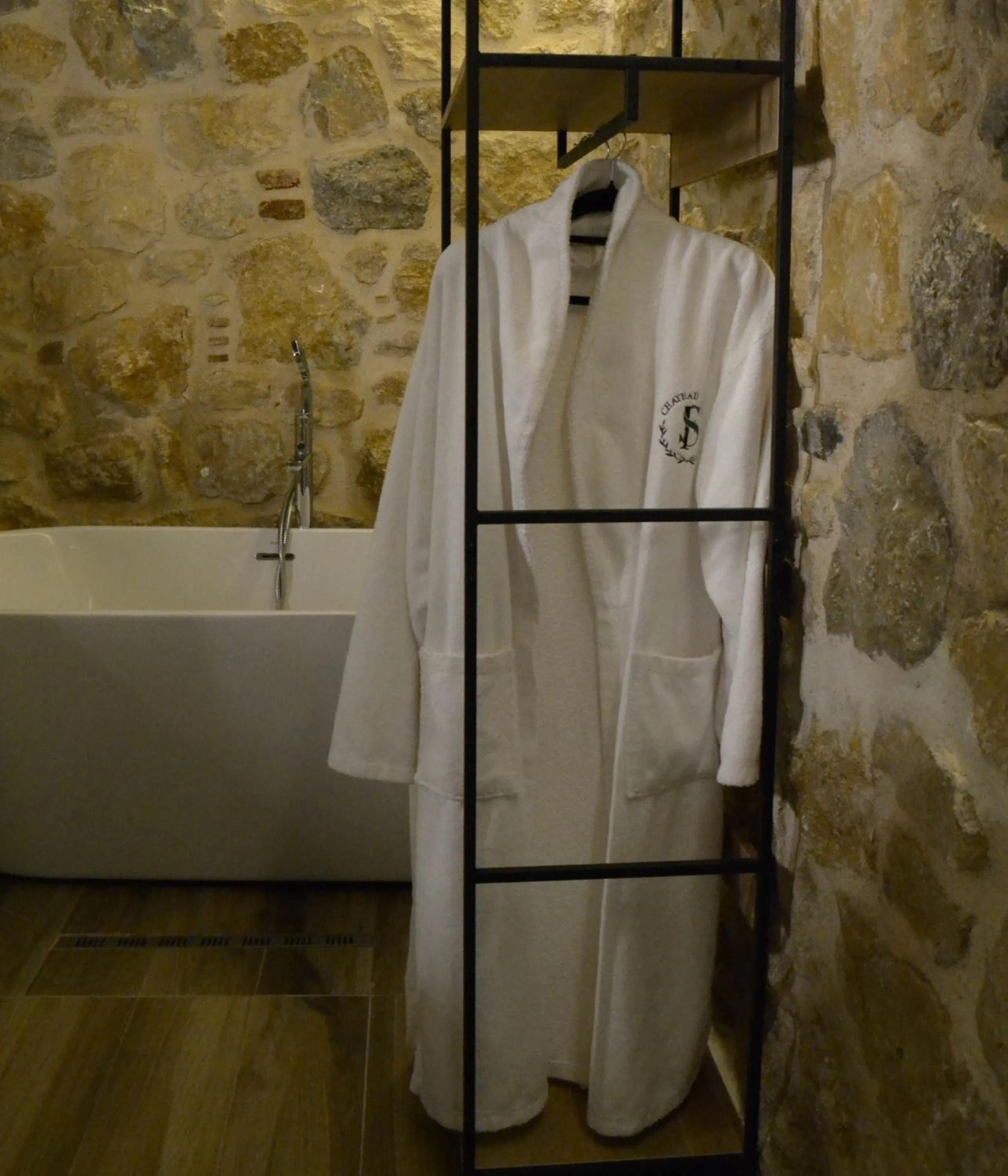 Bath in Chateau Fasel