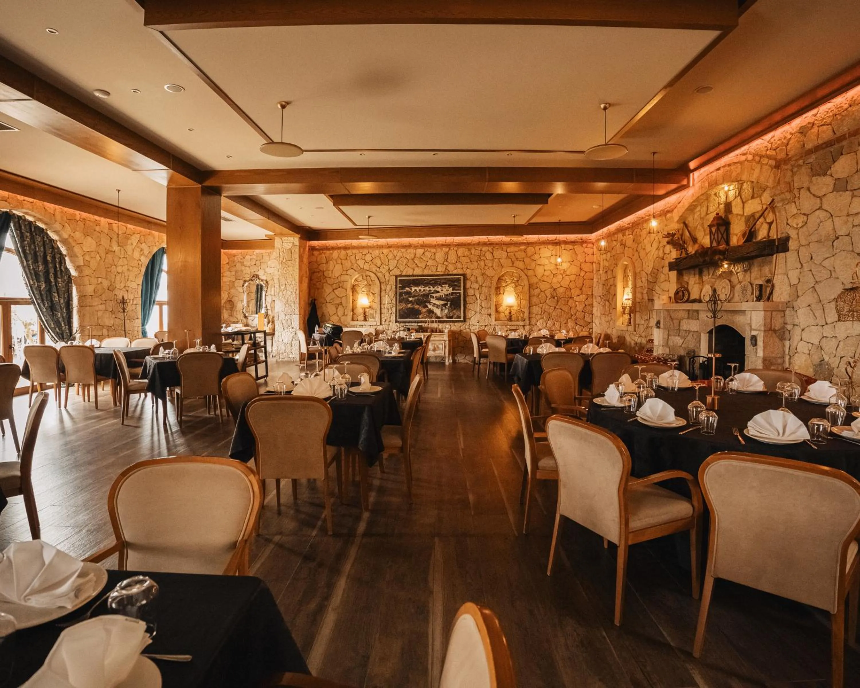 Restaurant/places to eat in Chateau Fasel