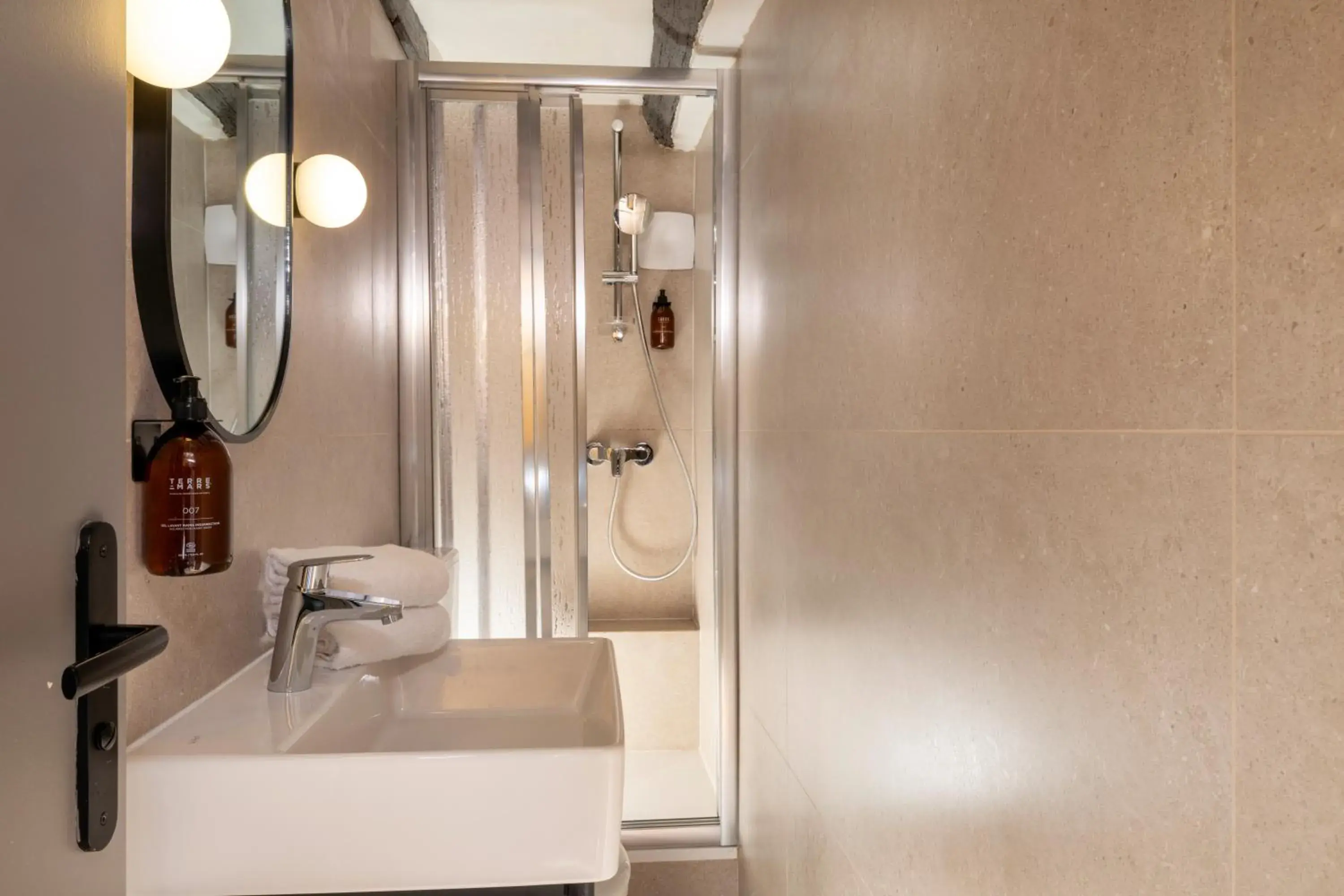 Superior Double Room in Korner Louvre Superior Double Room in Korner Louvre