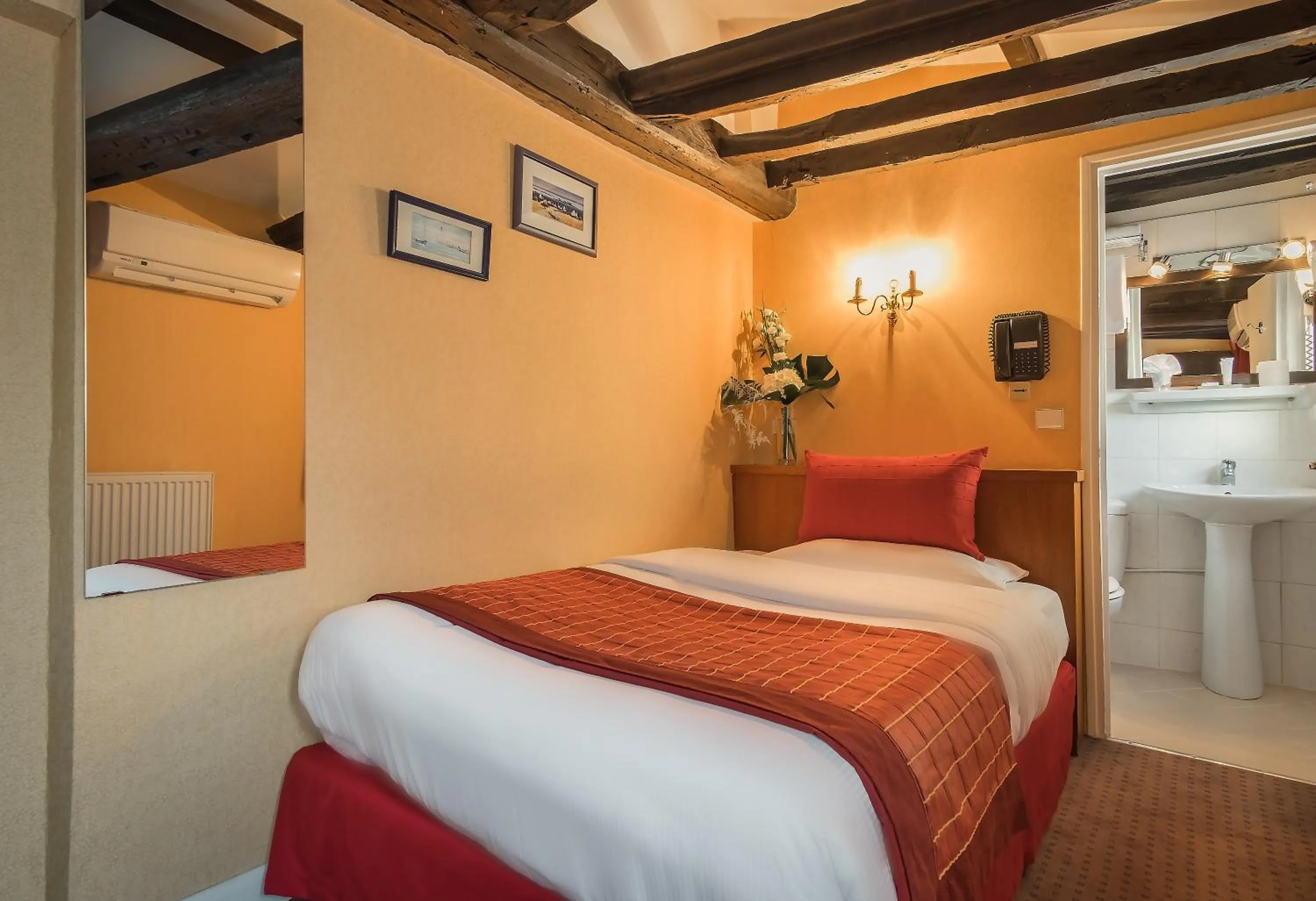 Single Room in Louvre Marsollier Opera