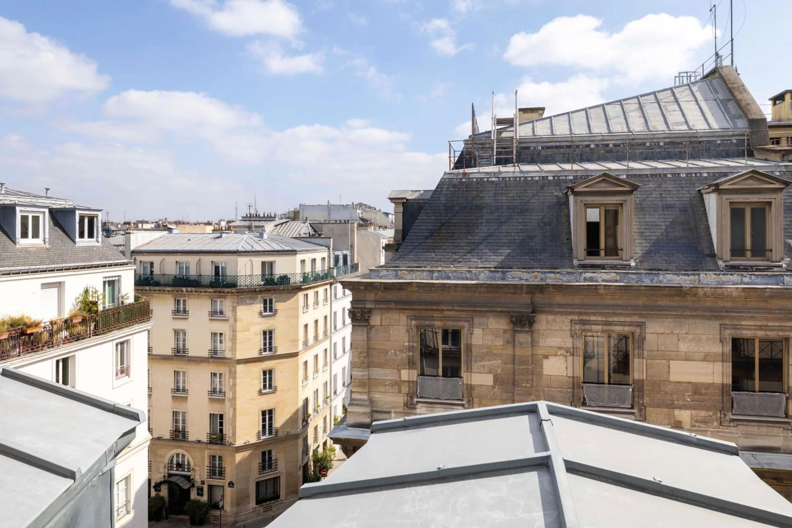 City view in Korner Louvre
