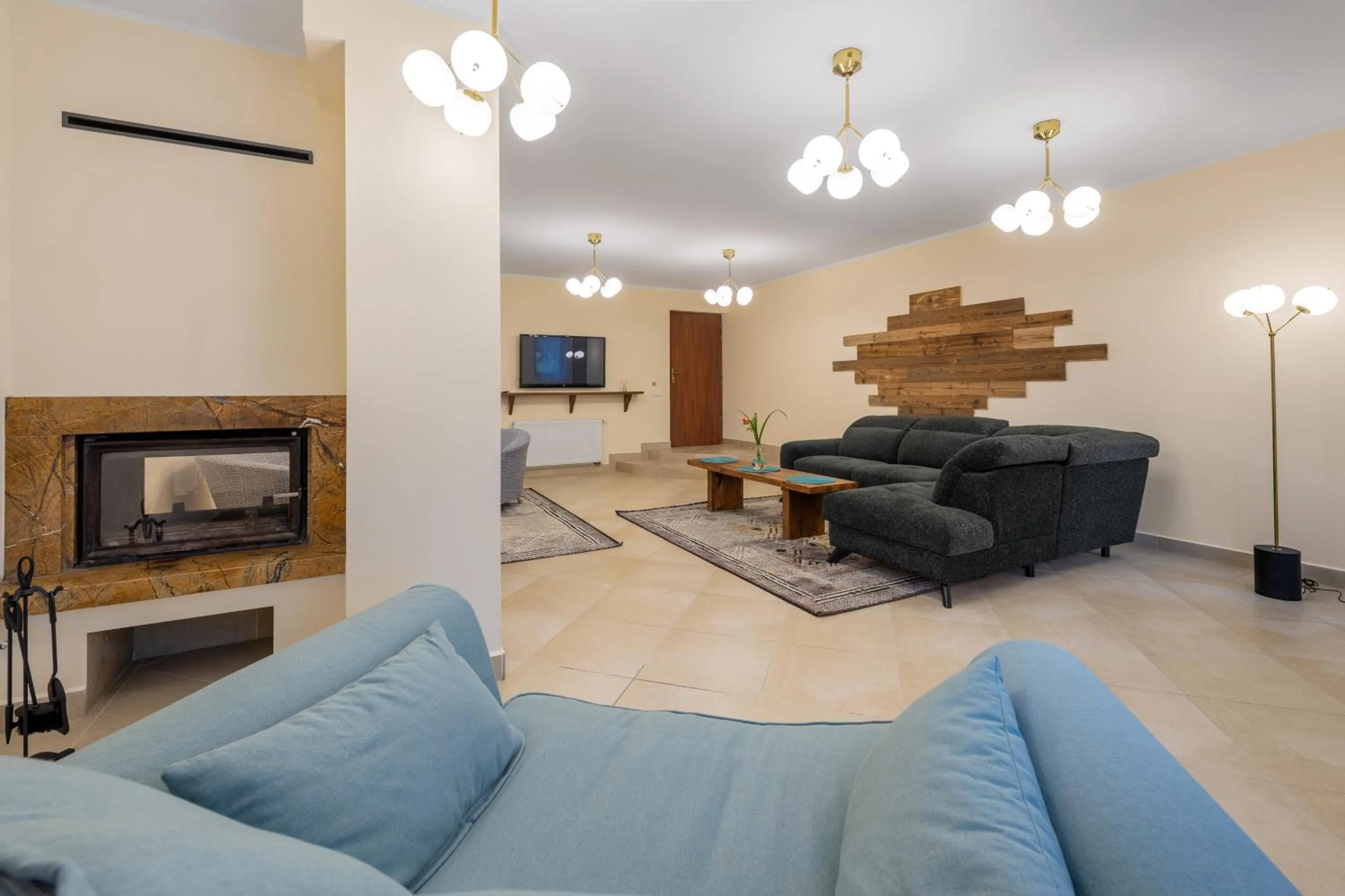 TV and multimedia in Willa Regle