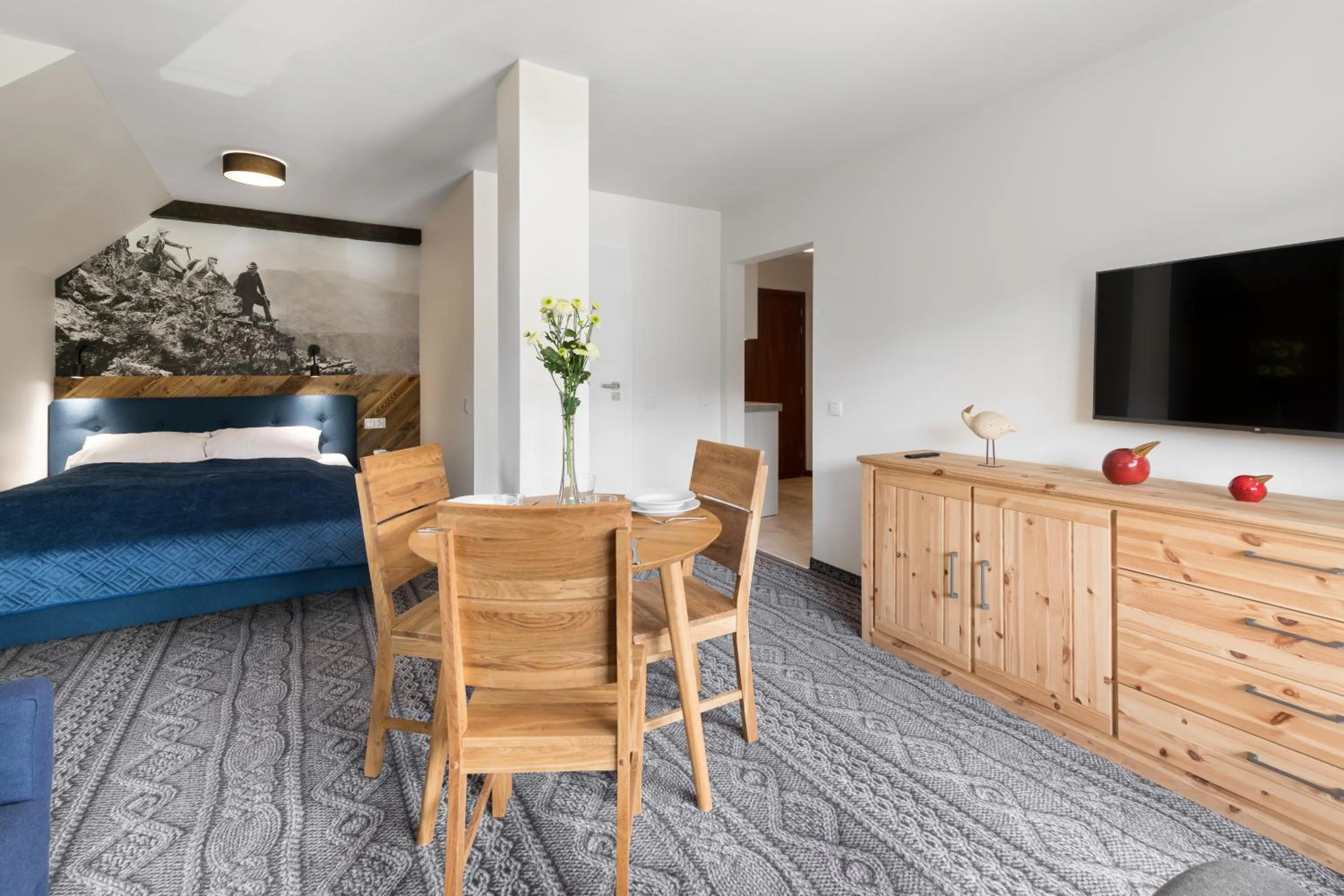 Communal lounge/ TV room, Bed in Willa Regle