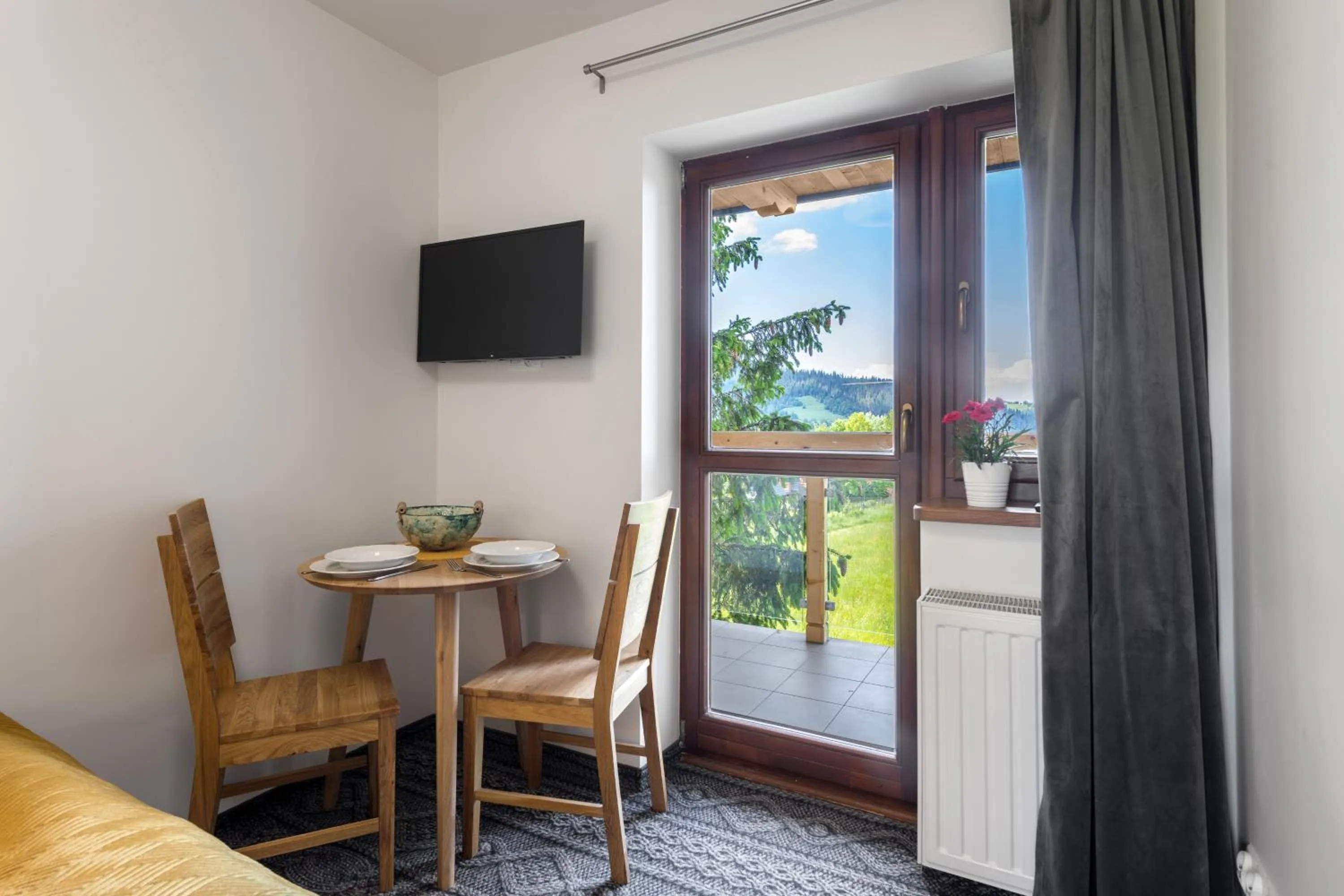 TV and multimedia in Willa Regle