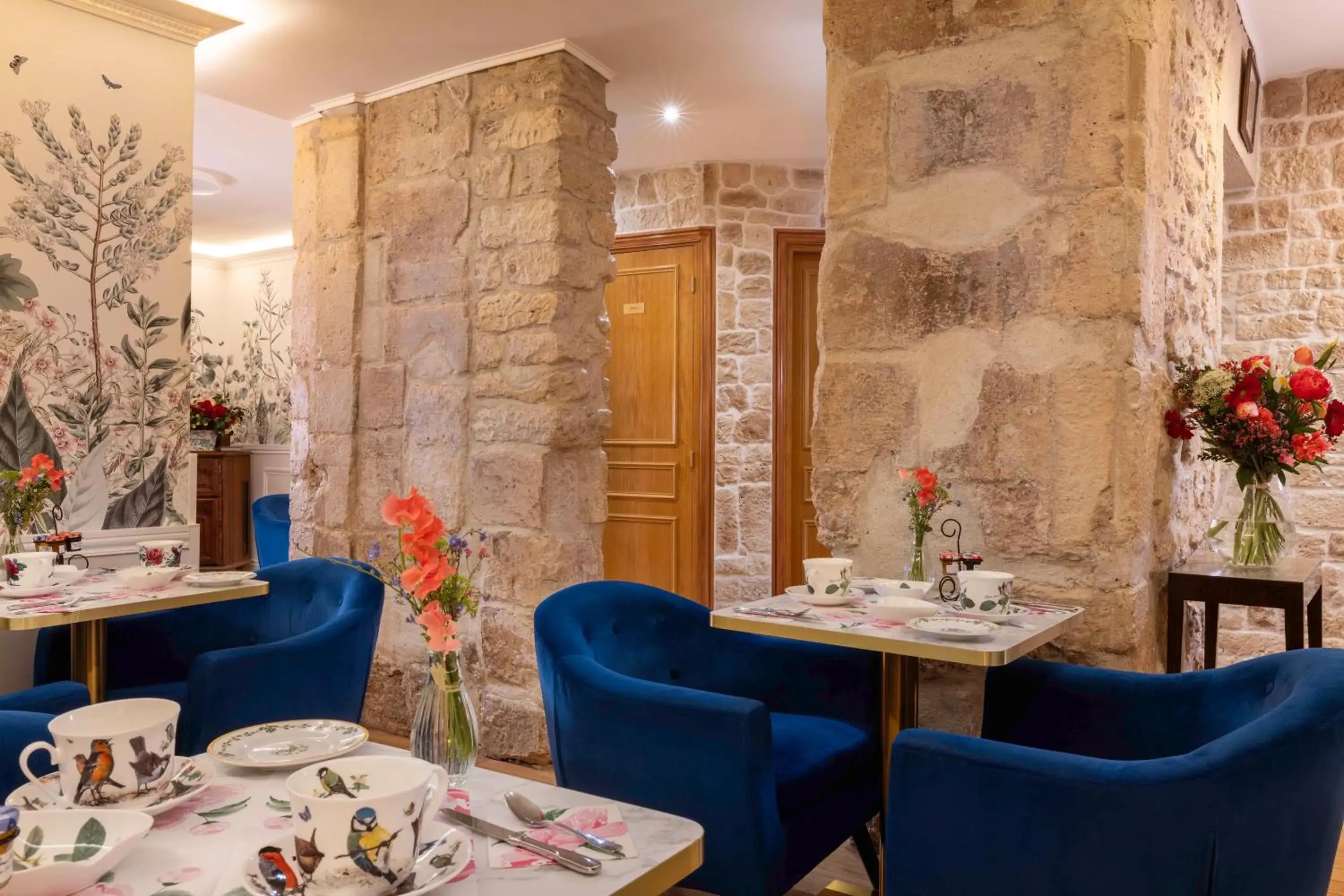 Breakfast in Relais Hôtel du Vieux Paris Breakfast in Relais Hôtel du Vieux Paris