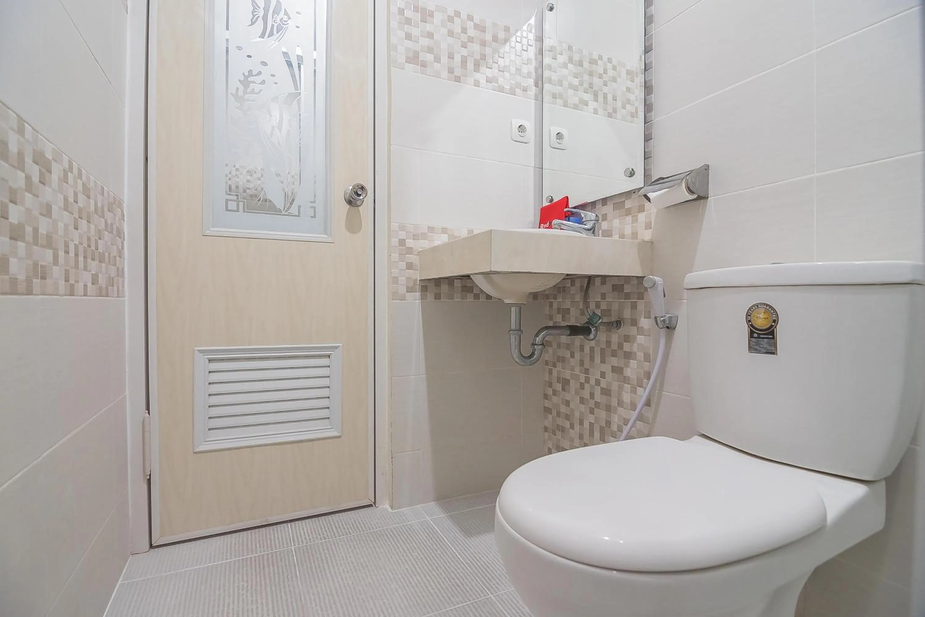 Bedroom in RedDoorz near MT Haryono Semarang