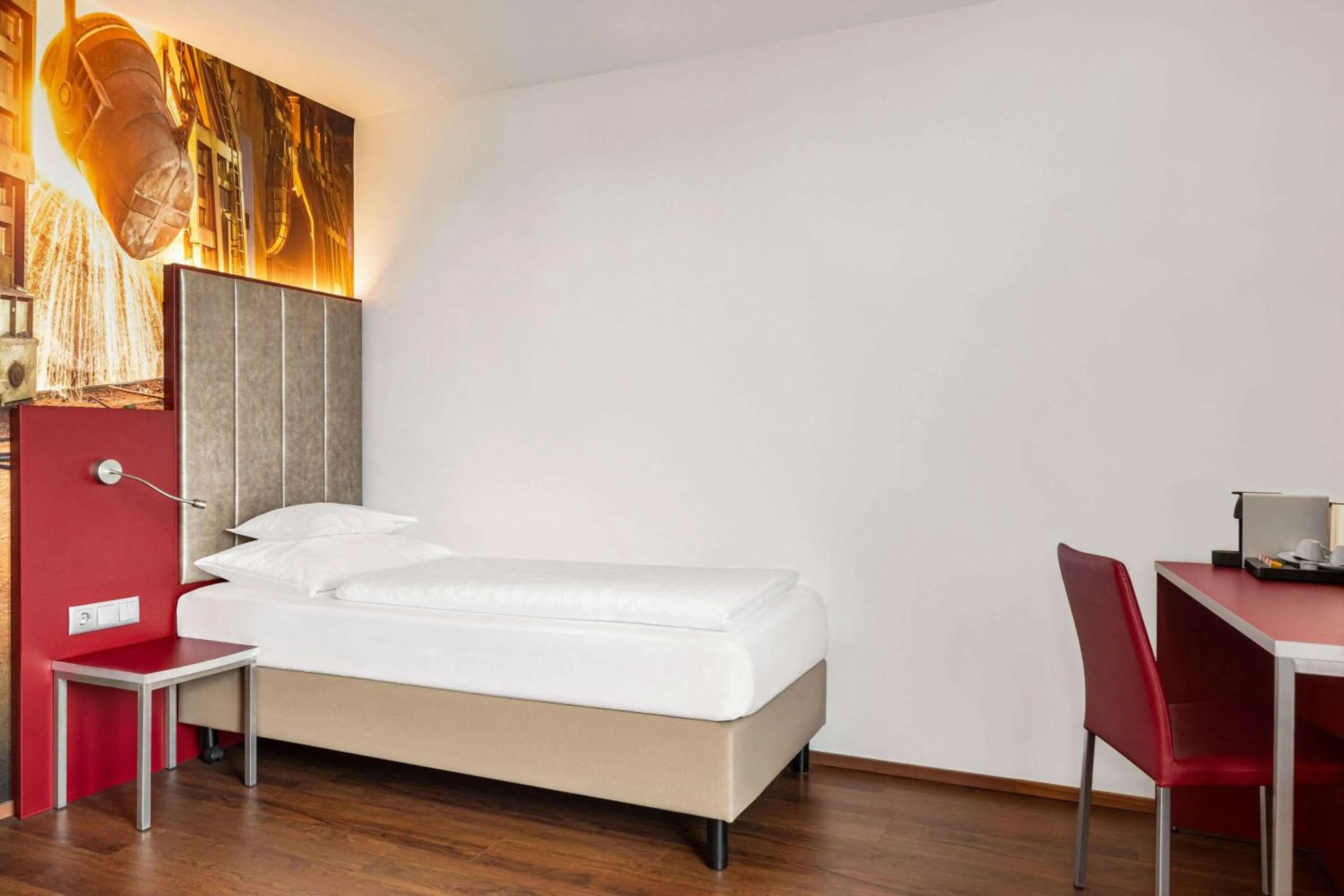 Photo of the whole room, Bed in Amedia Linz, Trademark Collection by Wyndham