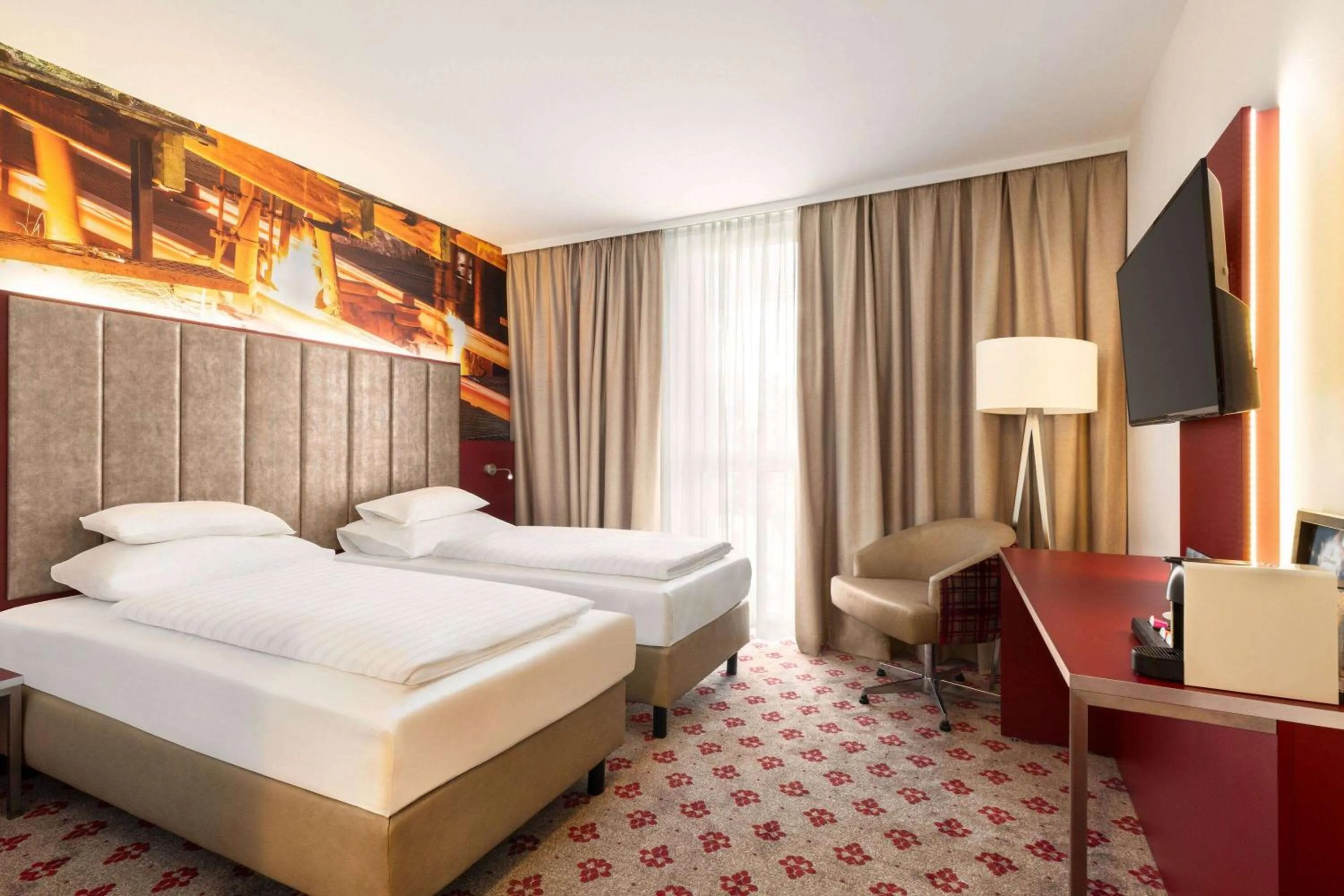 Photo of the whole room, Bed in Amedia Linz, Trademark Collection by Wyndham