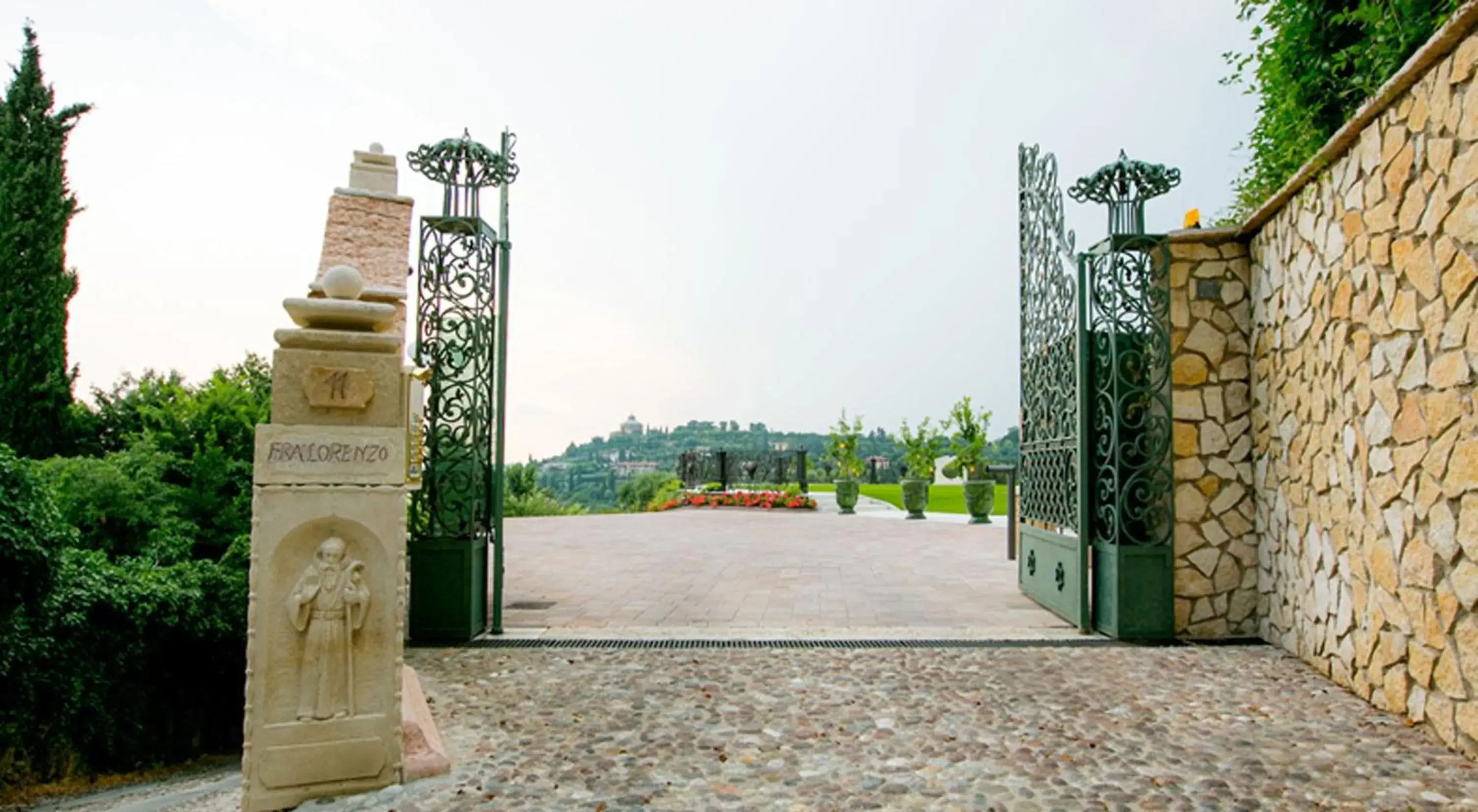 Facade/entrance in Relais Fra' Lorenzo Facade/entrance in Relais Fra' Lorenzo