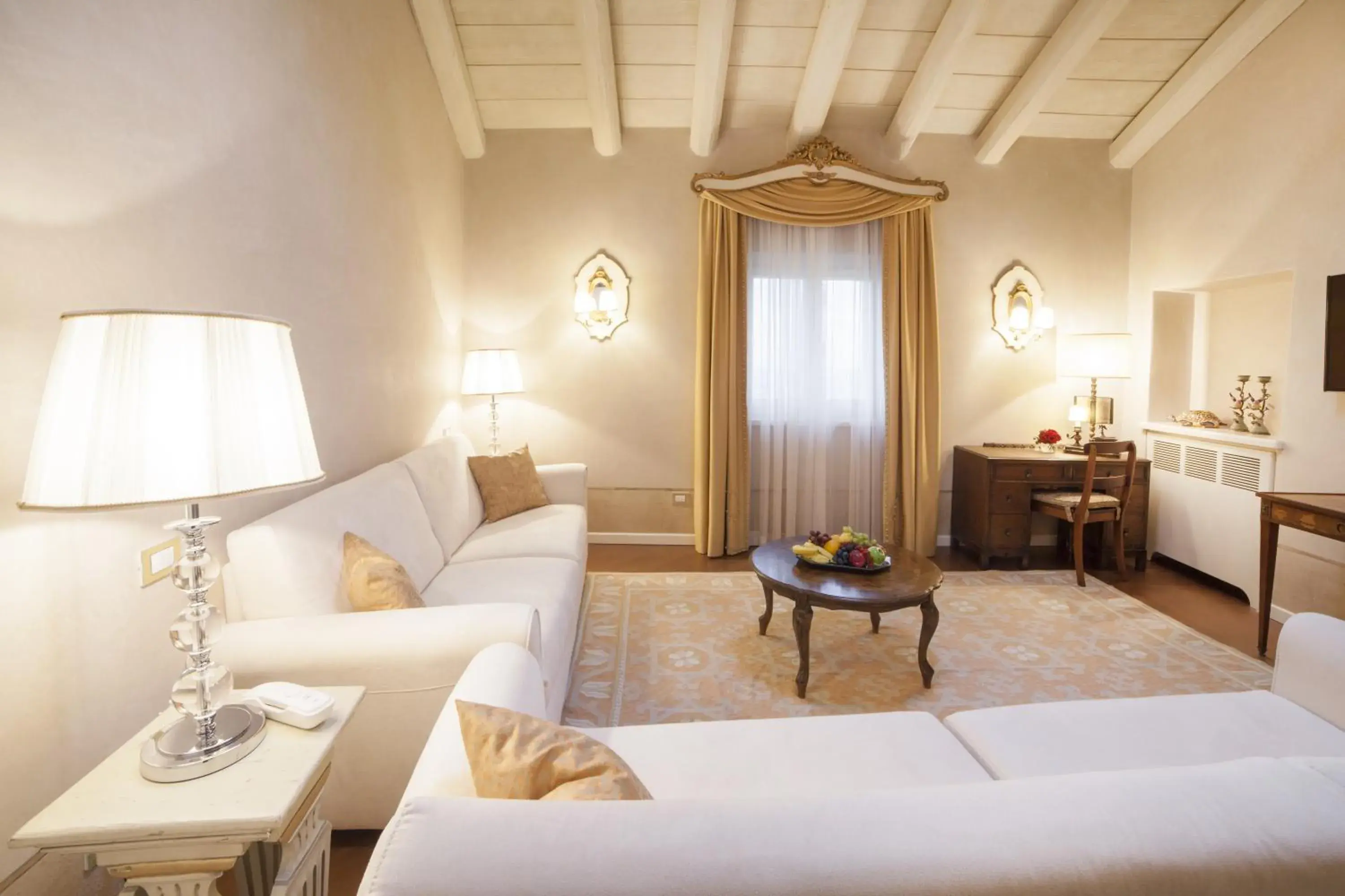 Spring, Bed in Relais Fra' Lorenzo Spring, Bed in Relais Fra' Lorenzo