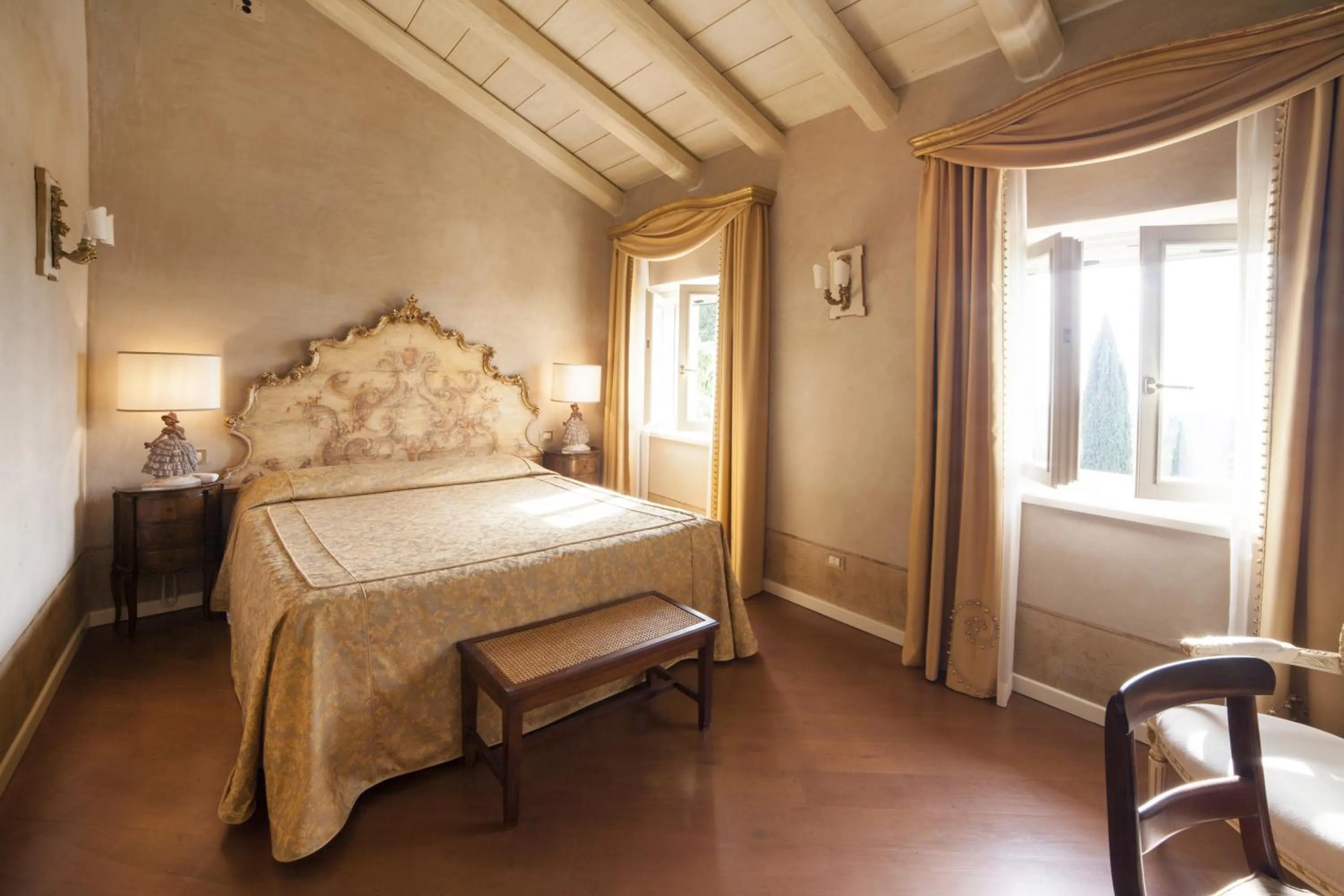 Spring, Bed in Relais Fra' Lorenzo