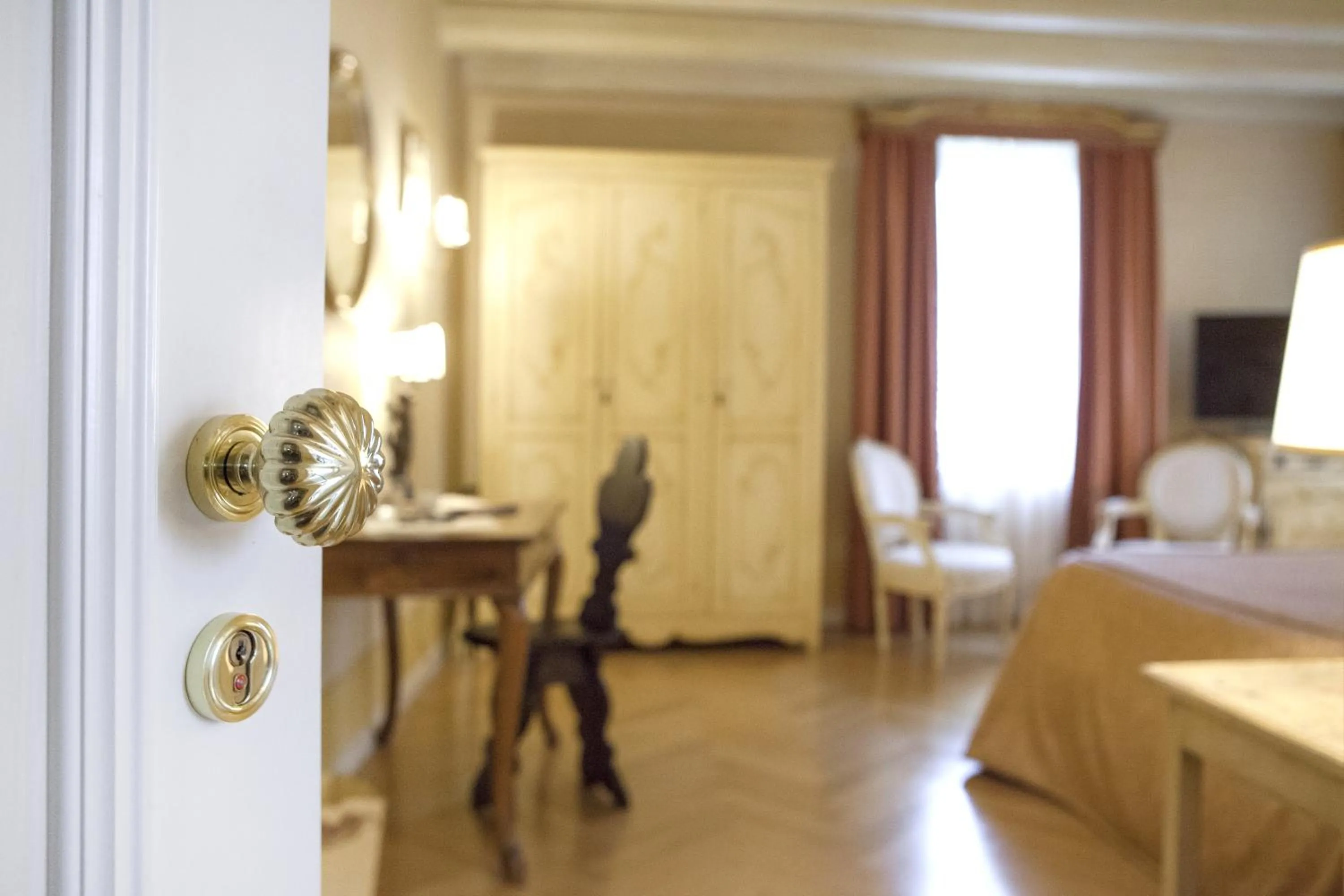 Decorative detail, Bed in Relais Fra' Lorenzo