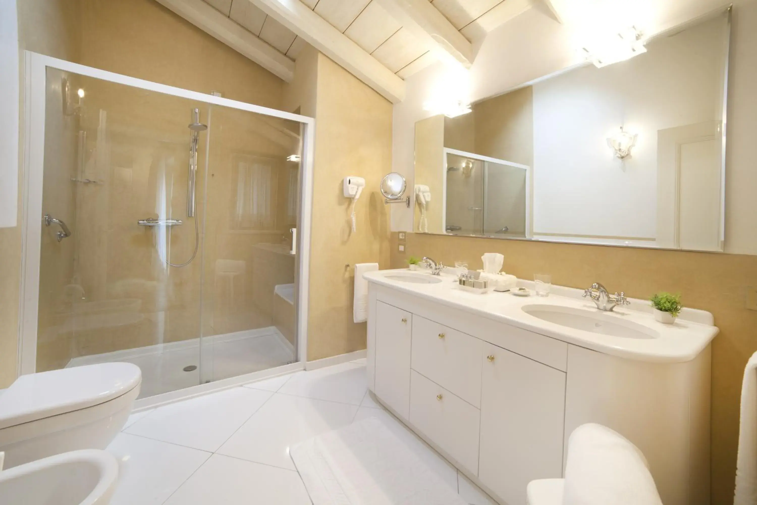 Large Double or Twin Room in Relais Fra' Lorenzo Large Double or Twin Room in Relais Fra' Lorenzo